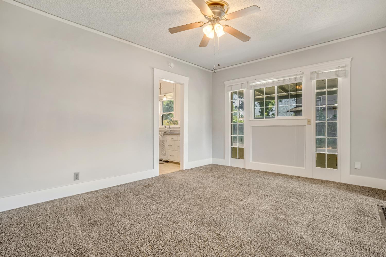 1295 N Glenn Ave, Fresno, CA 93728
