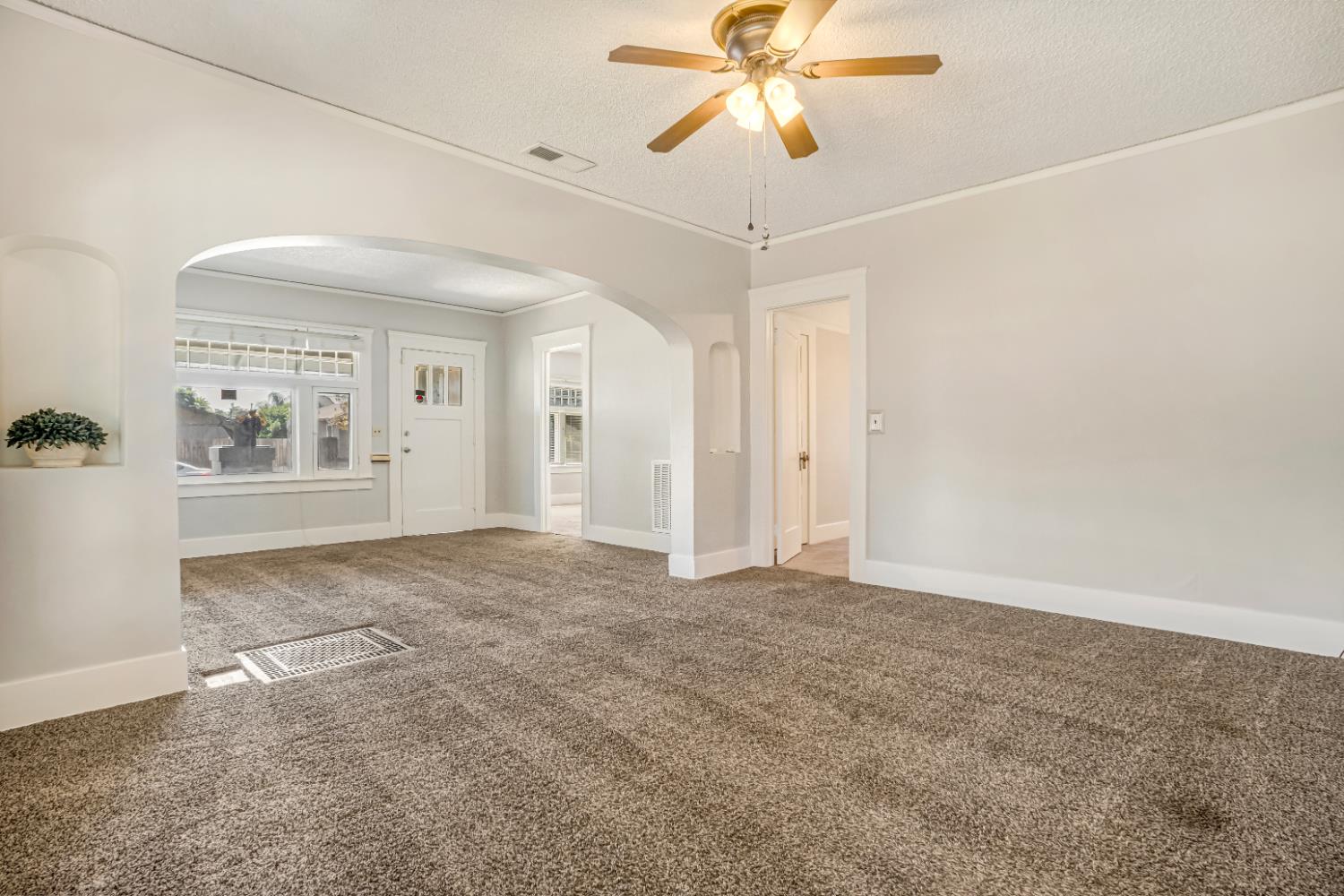 1295 N Glenn Ave, Fresno, CA 93728