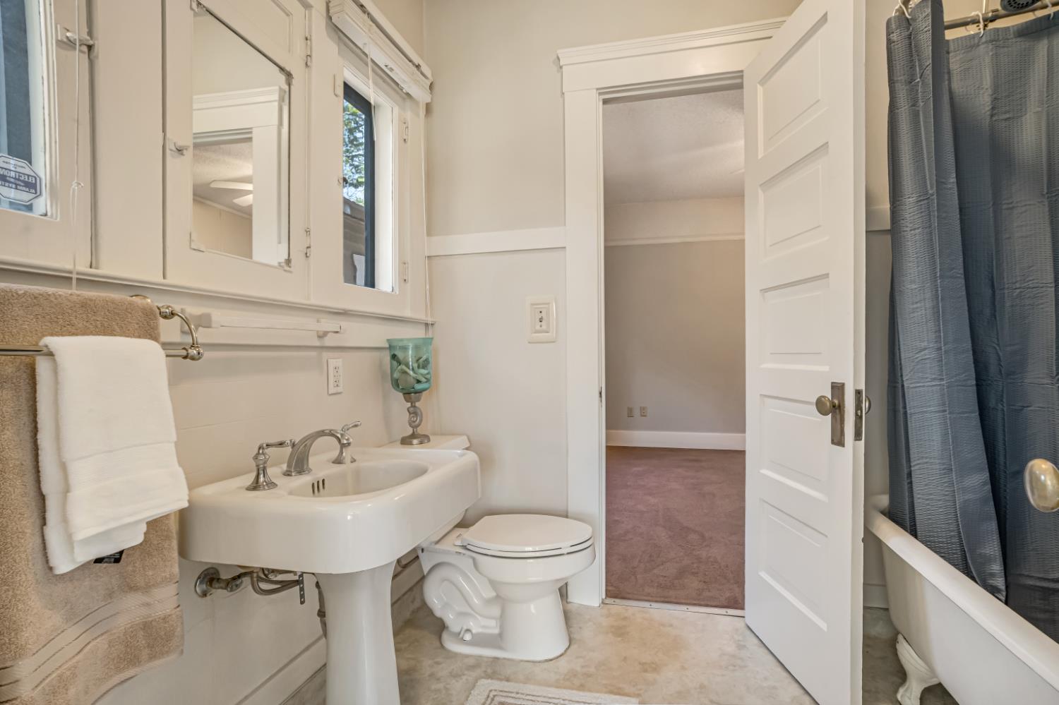 1295 N Glenn Ave, Fresno, CA 93728