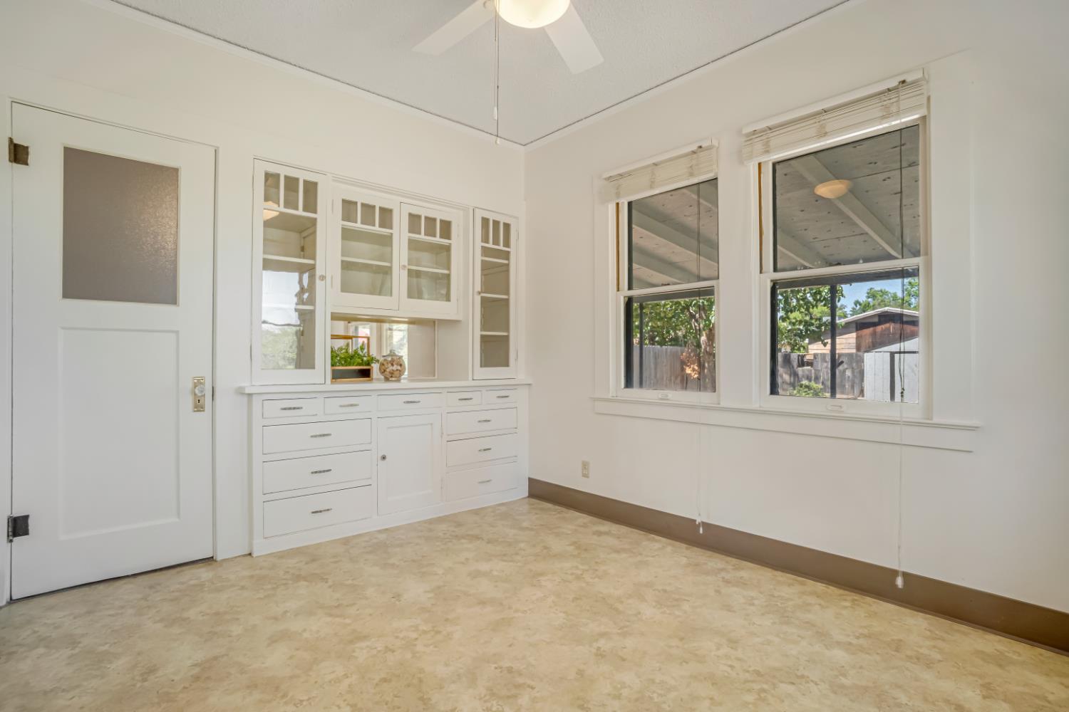1295 N Glenn Ave, Fresno, CA 93728