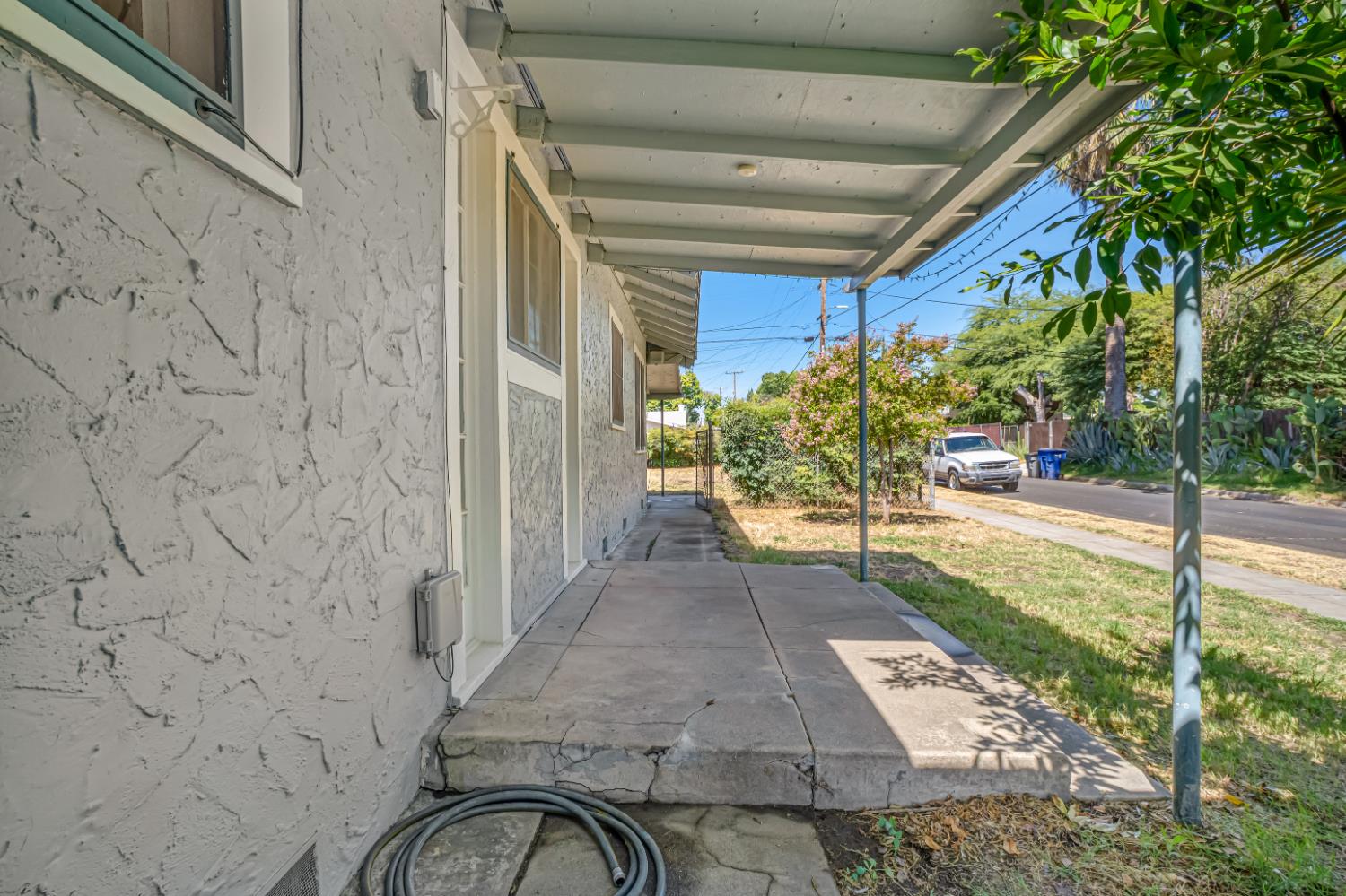1295 N Glenn Ave, Fresno, CA 93728