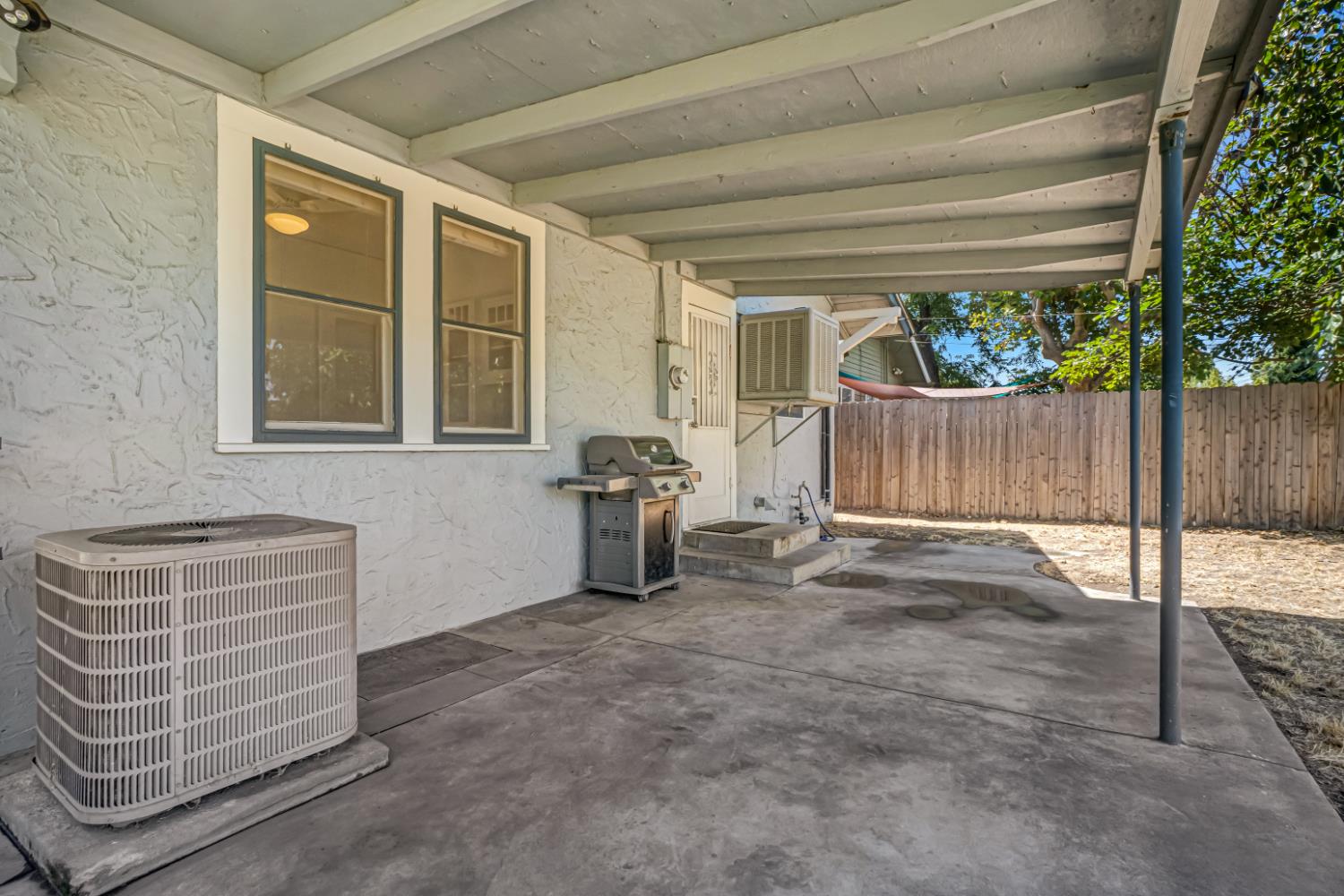 1295 N Glenn Ave, Fresno, CA 93728