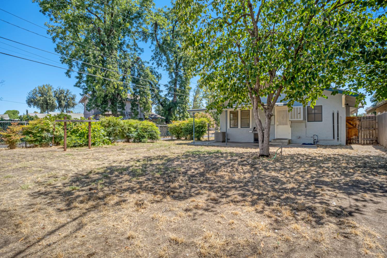 1295 N Glenn Ave, Fresno, CA 93728