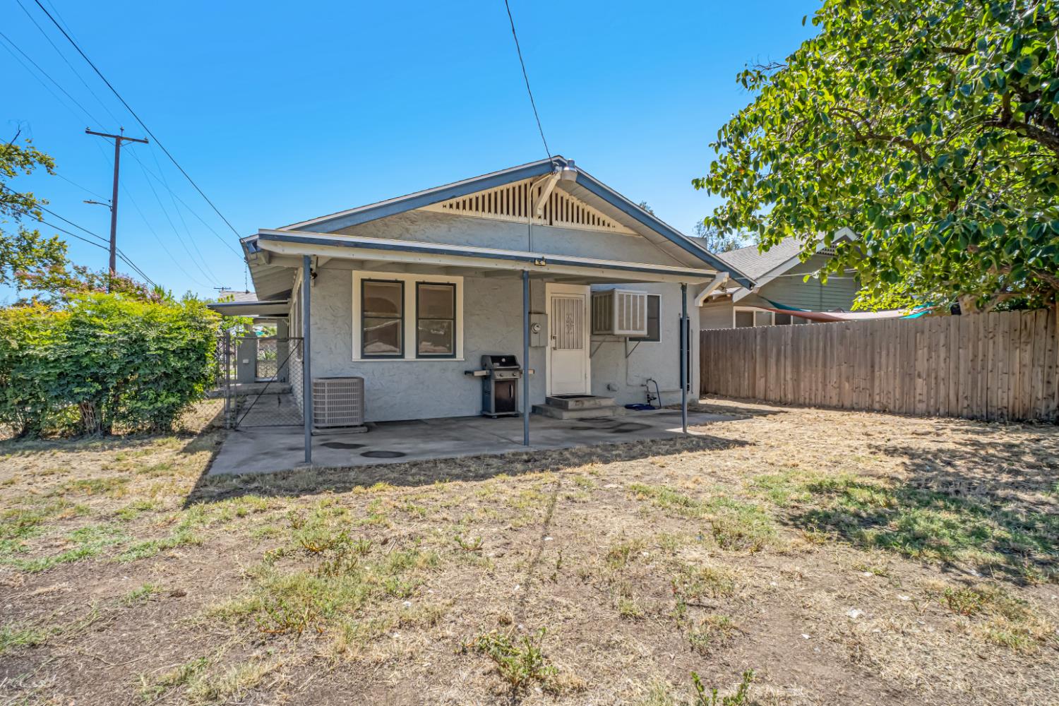 1295 N Glenn Ave, Fresno, CA 93728