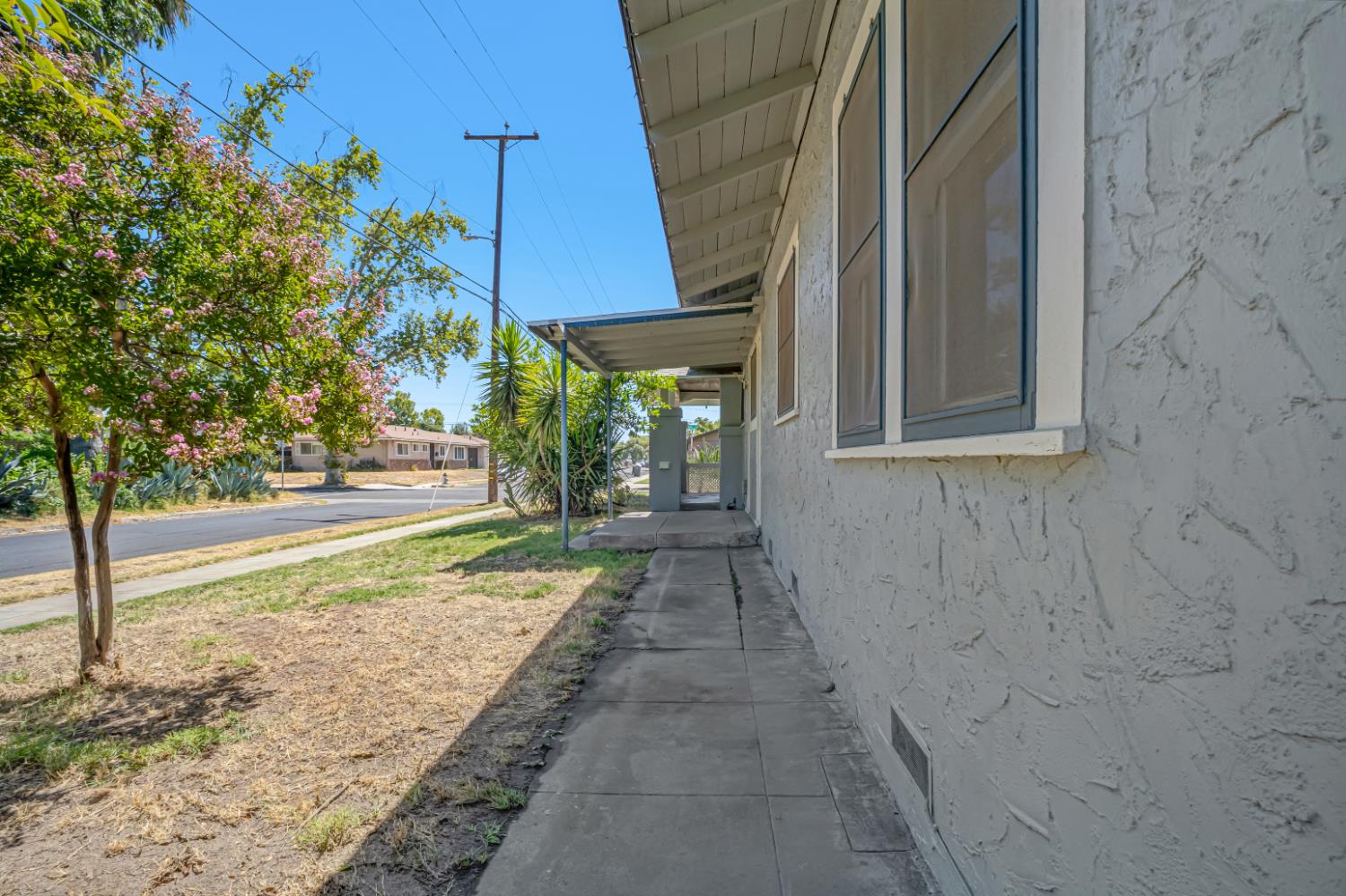 1295 N Glenn Ave, Fresno, CA 93728