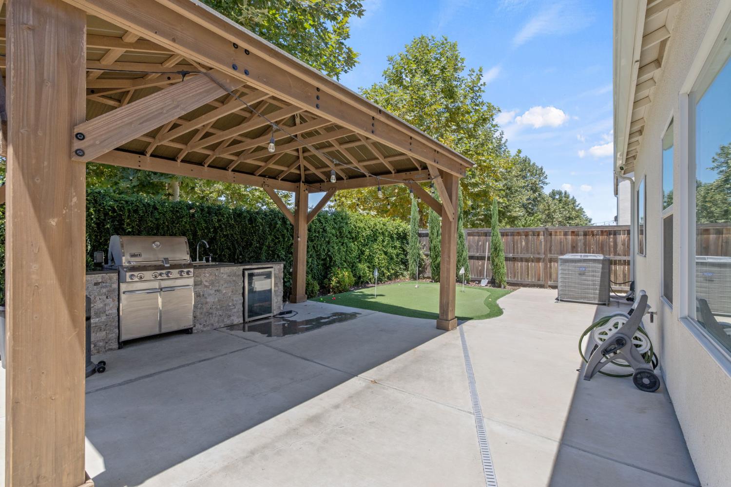 2042 N Hughes Ave, Clovis, CA 93619