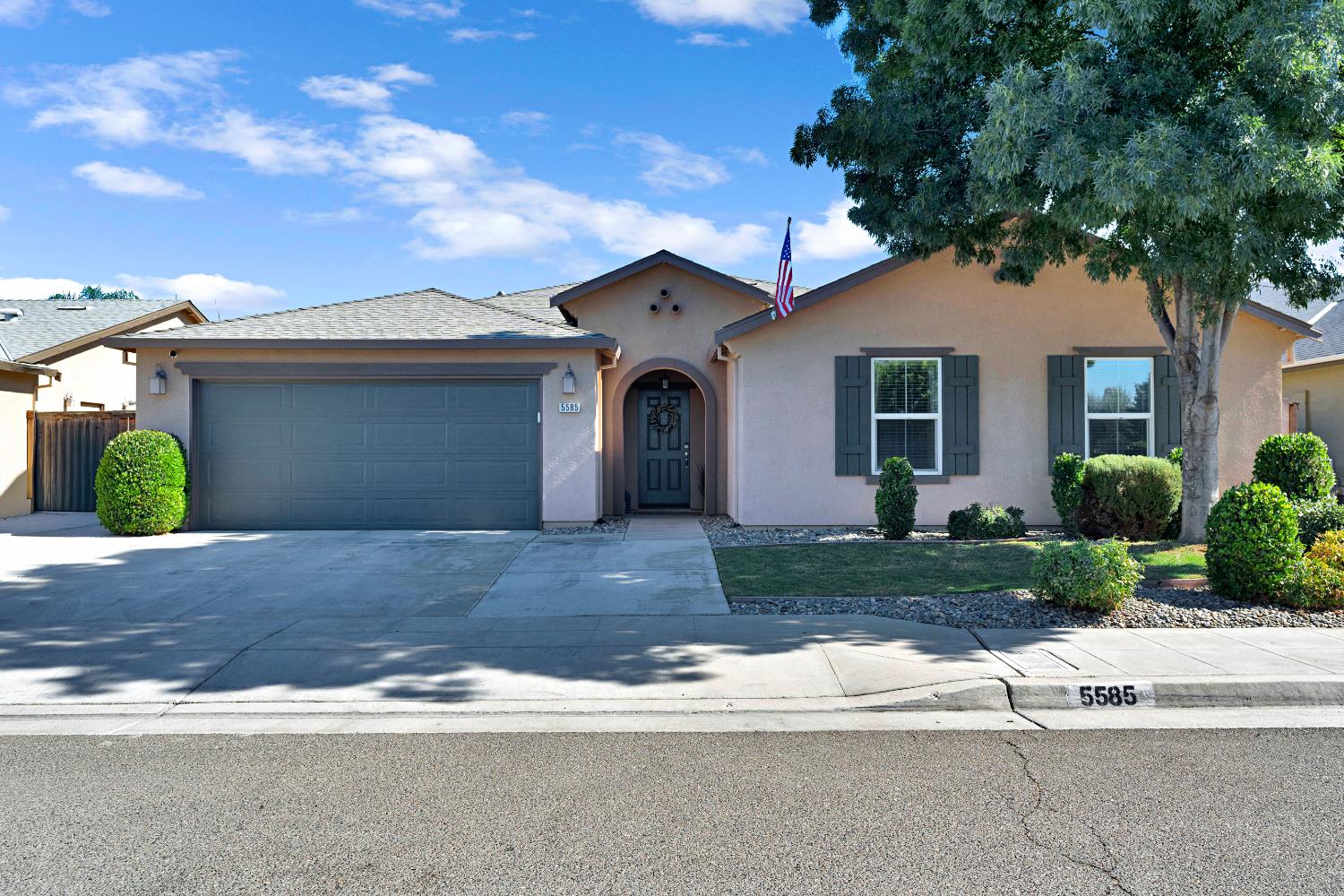 5585 E Laurite Ave, Fresno, CA 93727