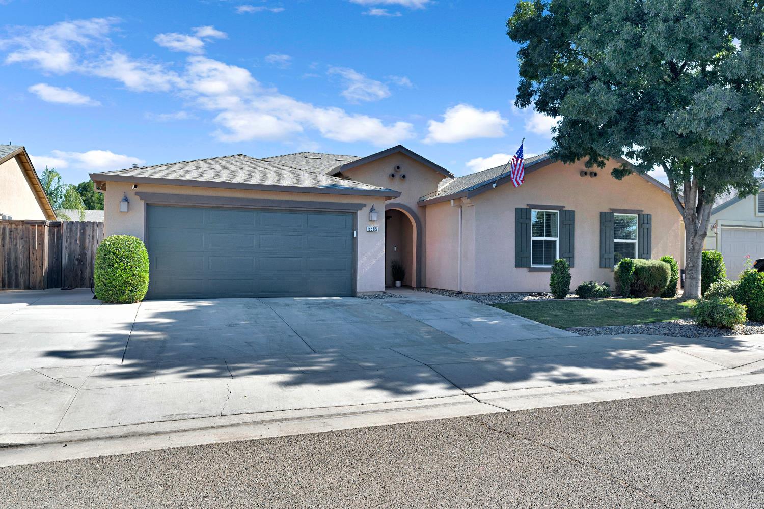 5585 E Laurite Ave, Fresno, CA 93727
