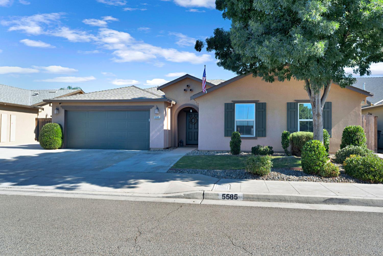 5585 E Laurite Ave, Fresno, CA 93727