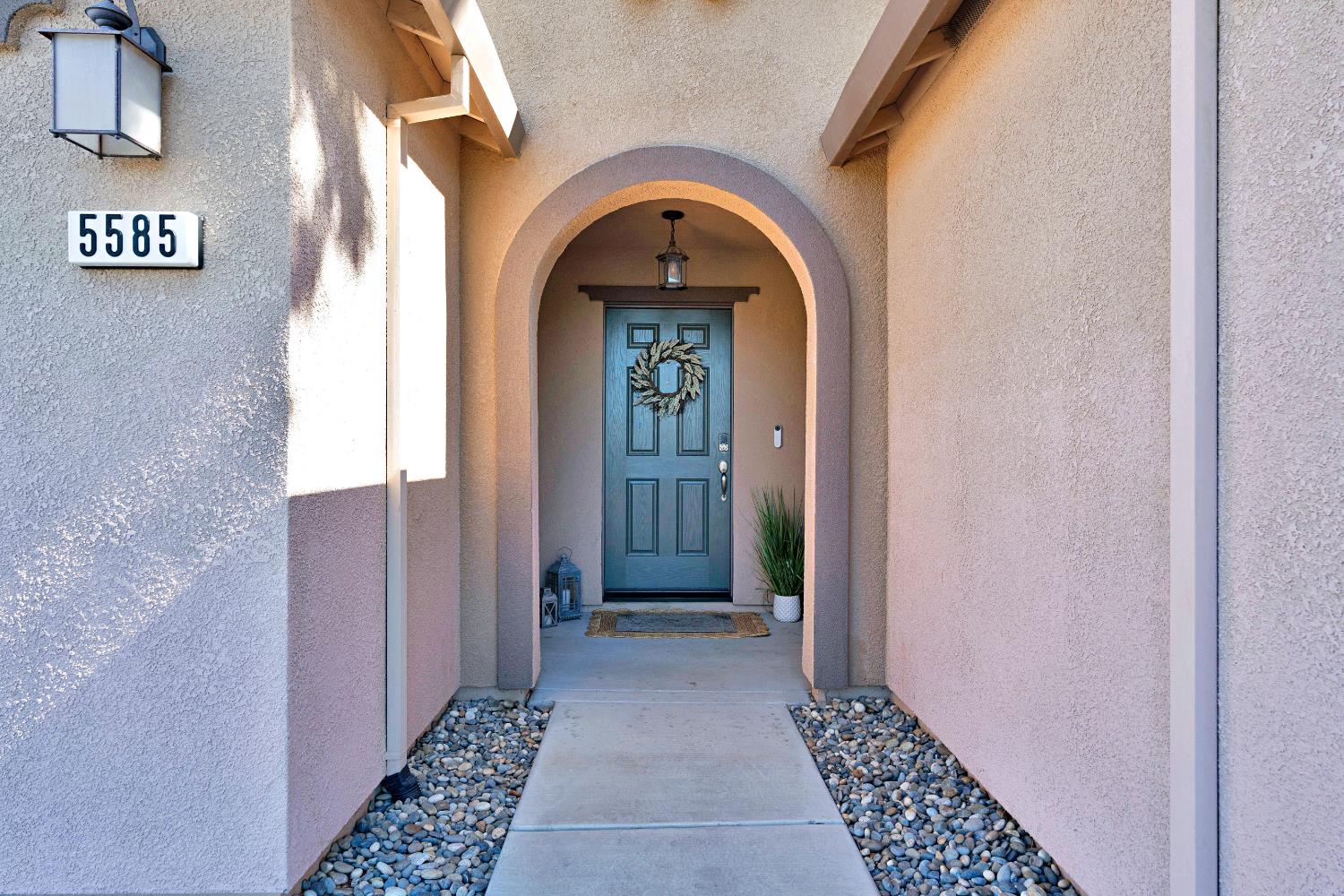 5585 E Laurite Ave, Fresno, CA 93727