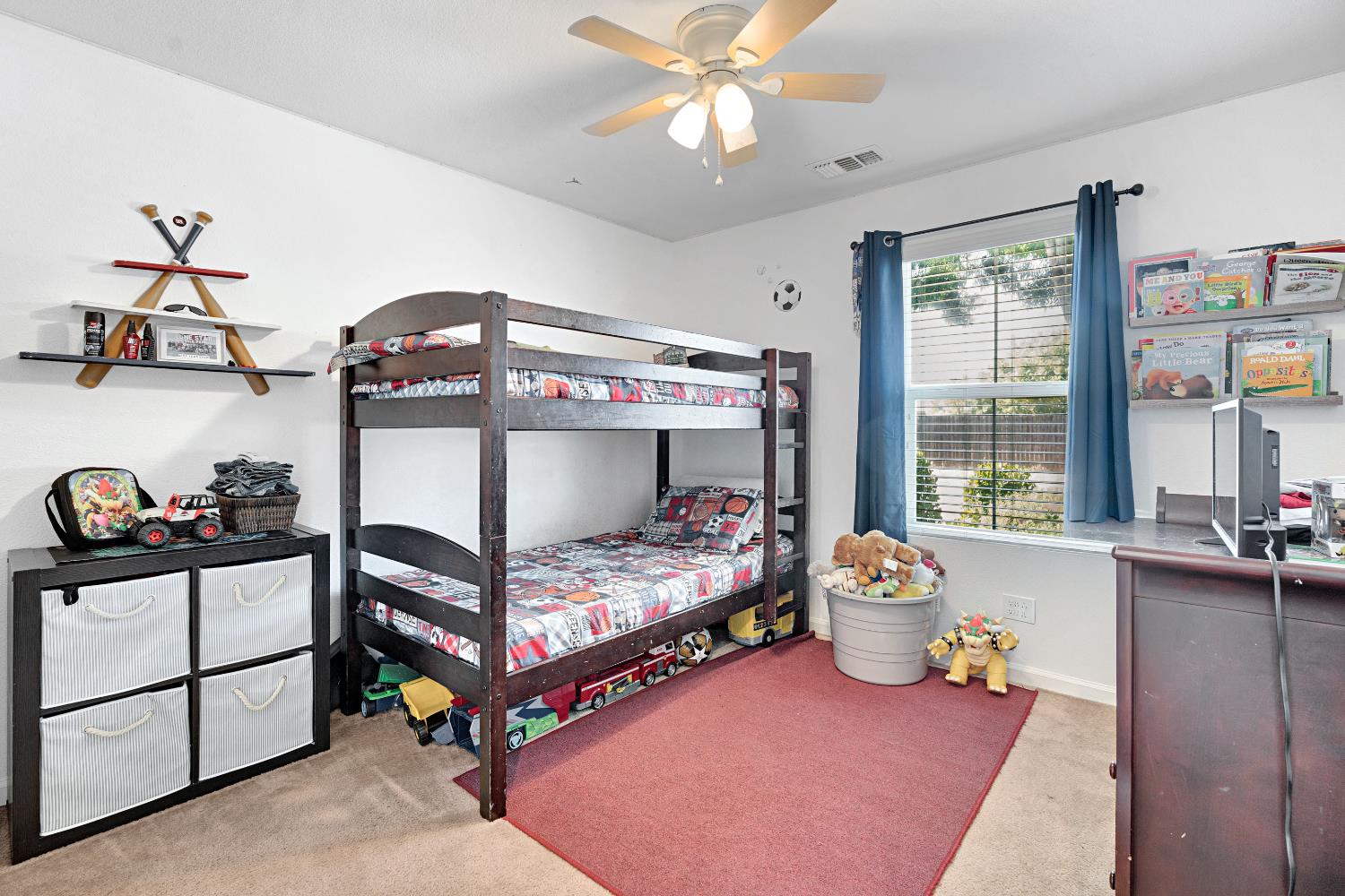 5585 E Laurite Ave, Fresno, CA 93727