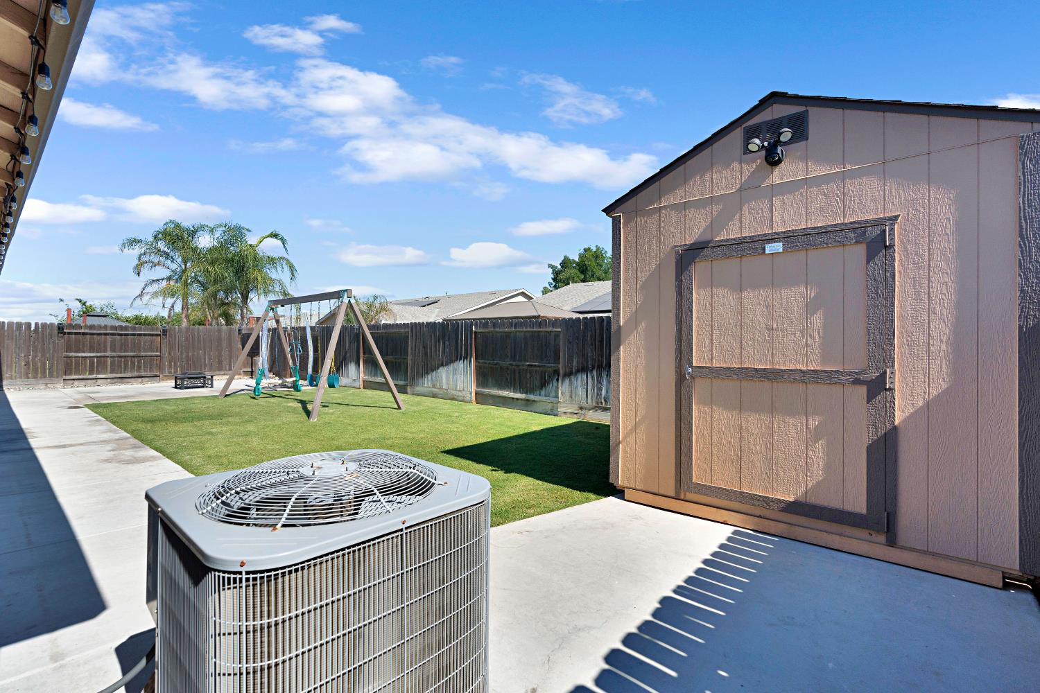 5585 E Laurite Ave, Fresno, CA 93727