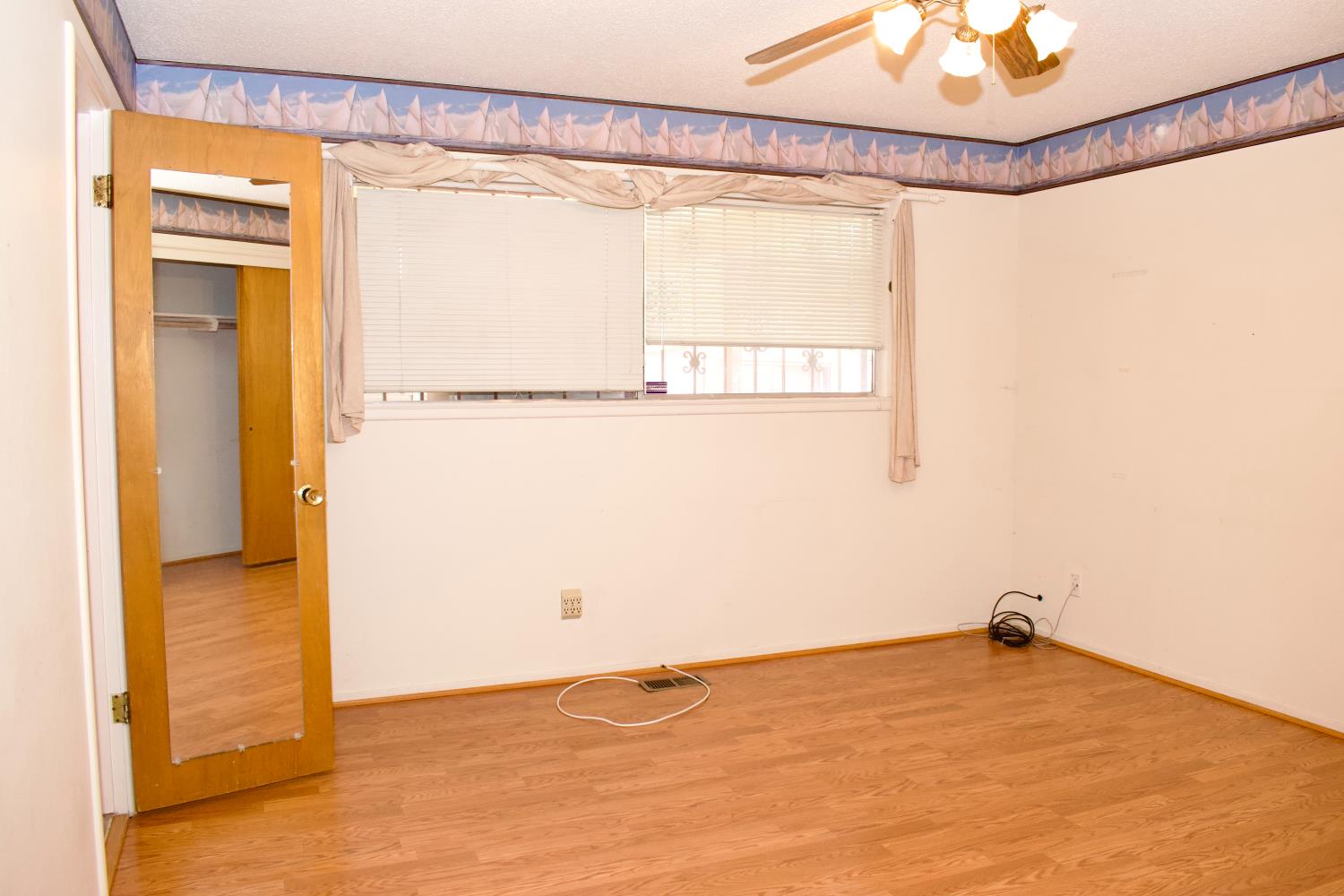 4934 E Floradora Ave, Fresno, CA 93727