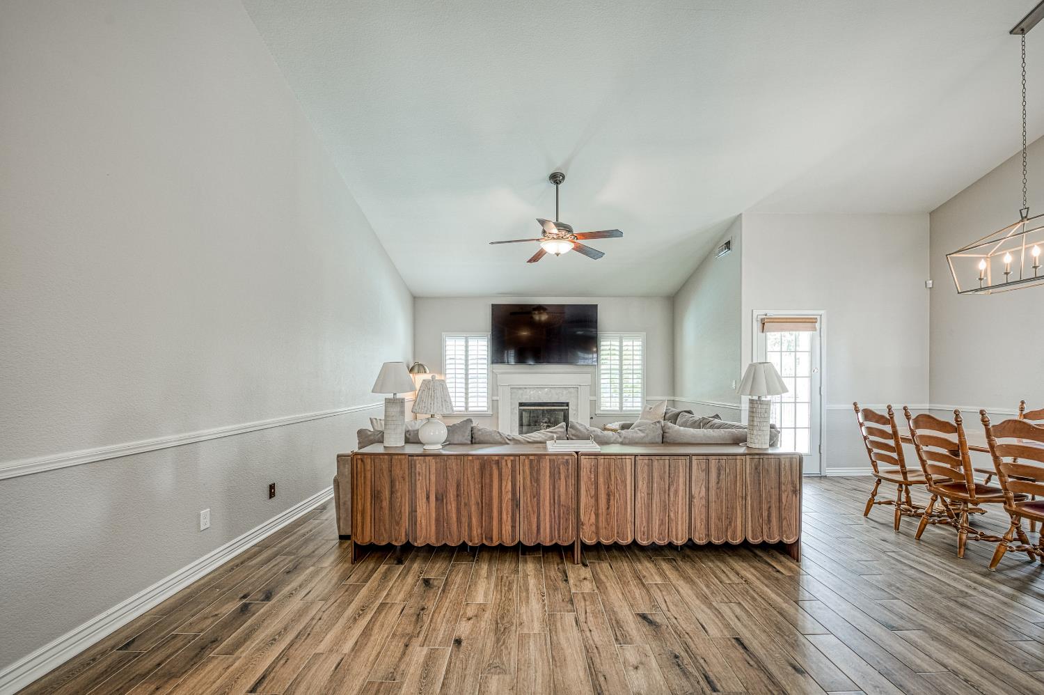 290 W Loyola Ave, Clovis, CA 93619