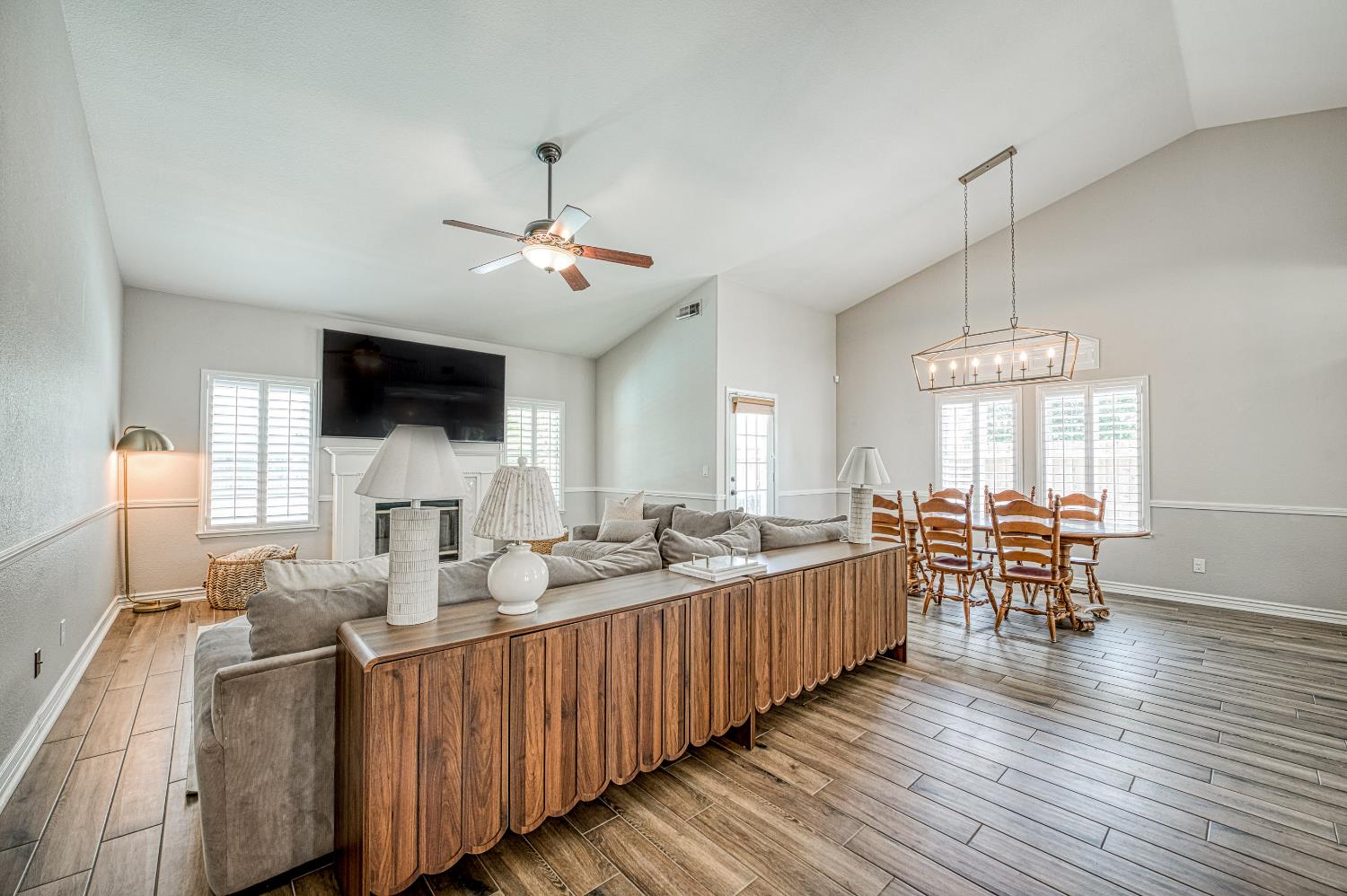 290 W Loyola Ave, Clovis, CA 93619