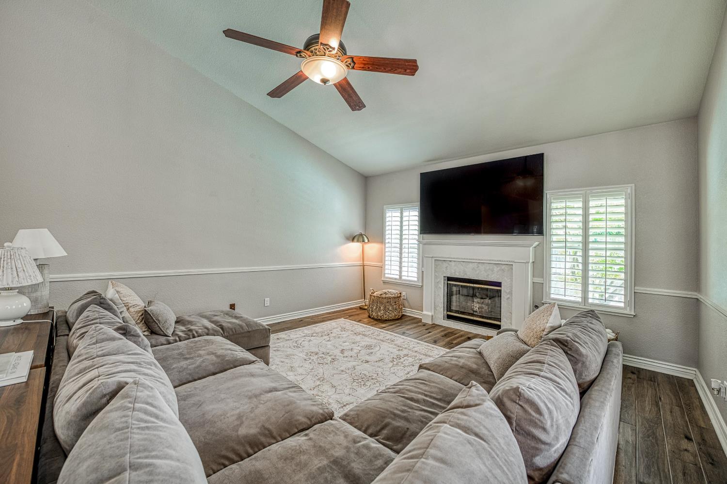 290 W Loyola Ave, Clovis, CA 93619
