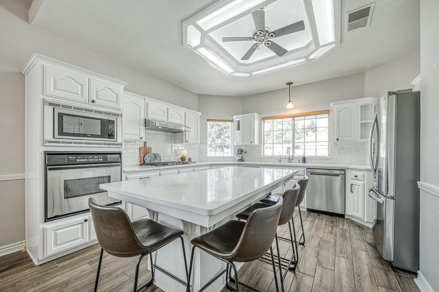 290 W Loyola Ave, Clovis, CA 93619