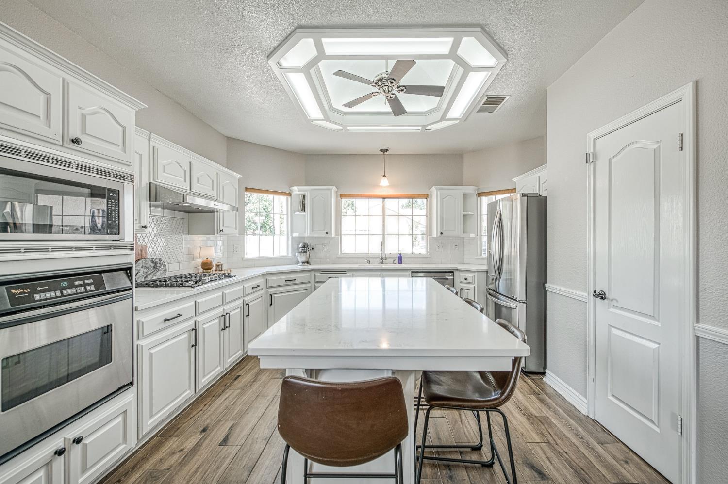 290 W Loyola Ave, Clovis, CA 93619