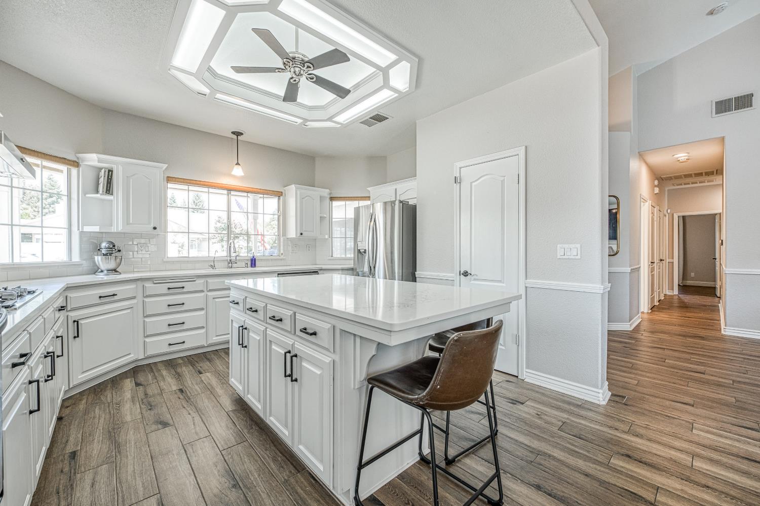 290 W Loyola Ave, Clovis, CA 93619
