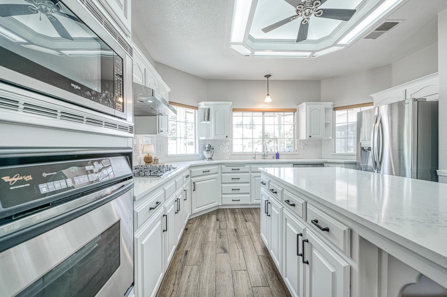 290 W Loyola Ave, Clovis, CA 93619