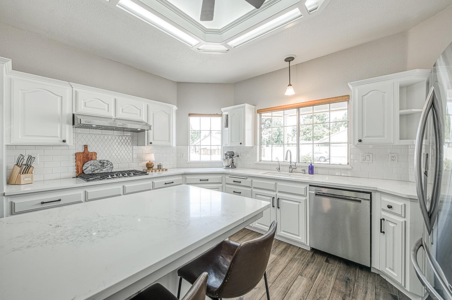 290 W Loyola Ave, Clovis, CA 93619