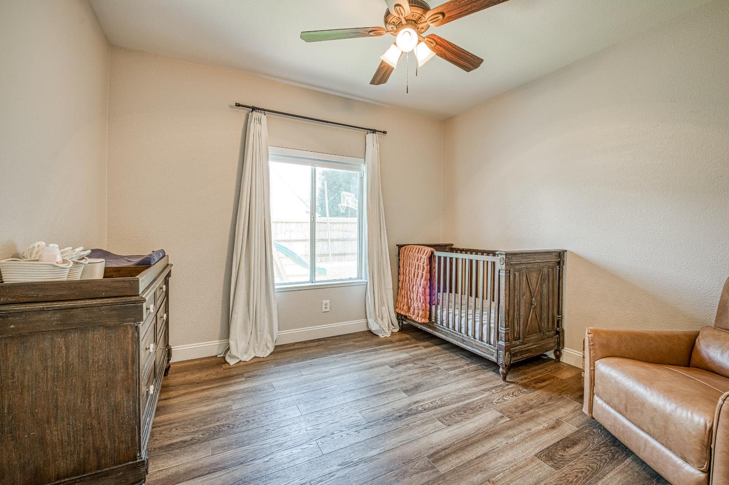 290 W Loyola Ave, Clovis, CA 93619