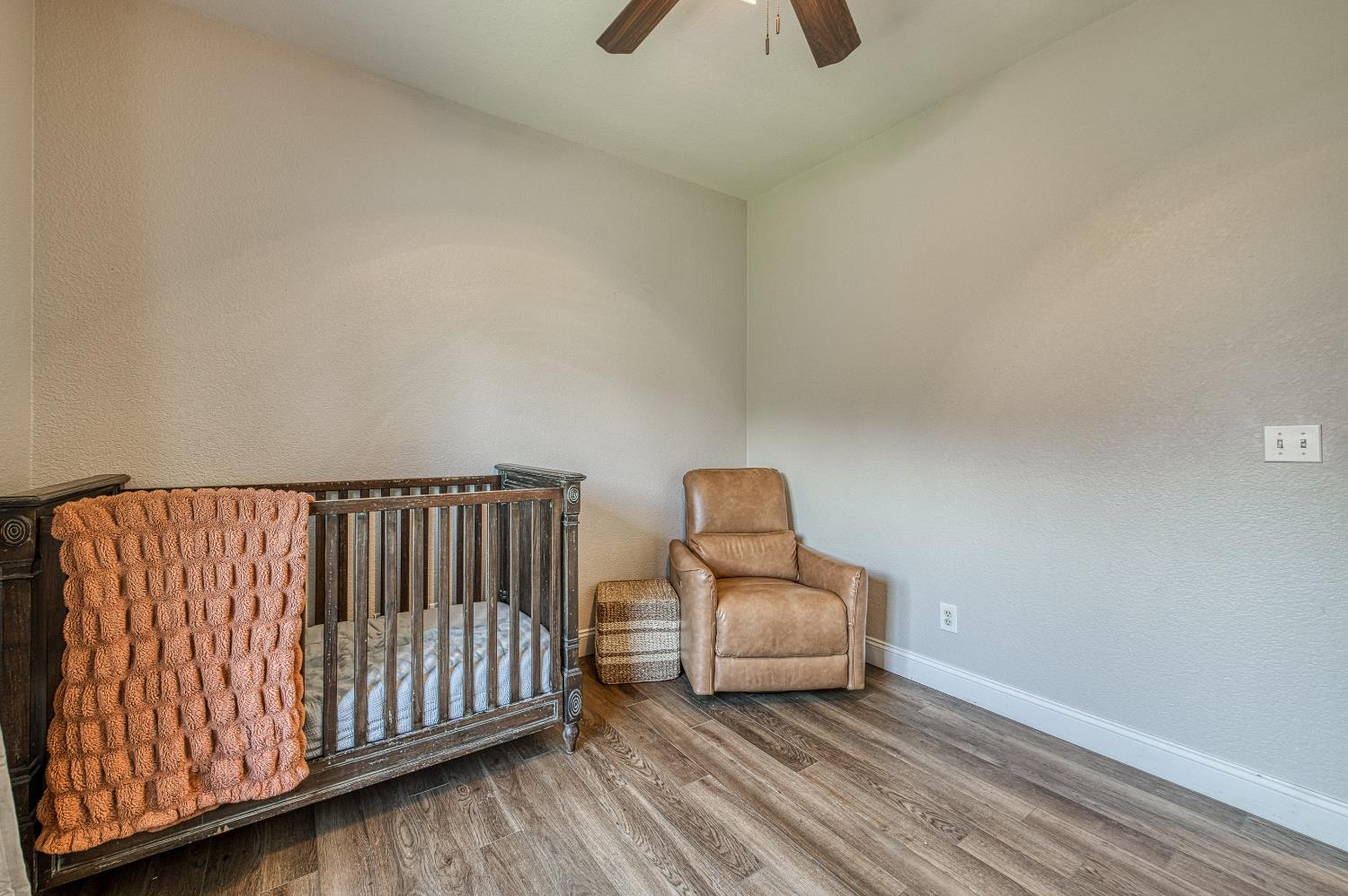290 W Loyola Ave, Clovis, CA 93619