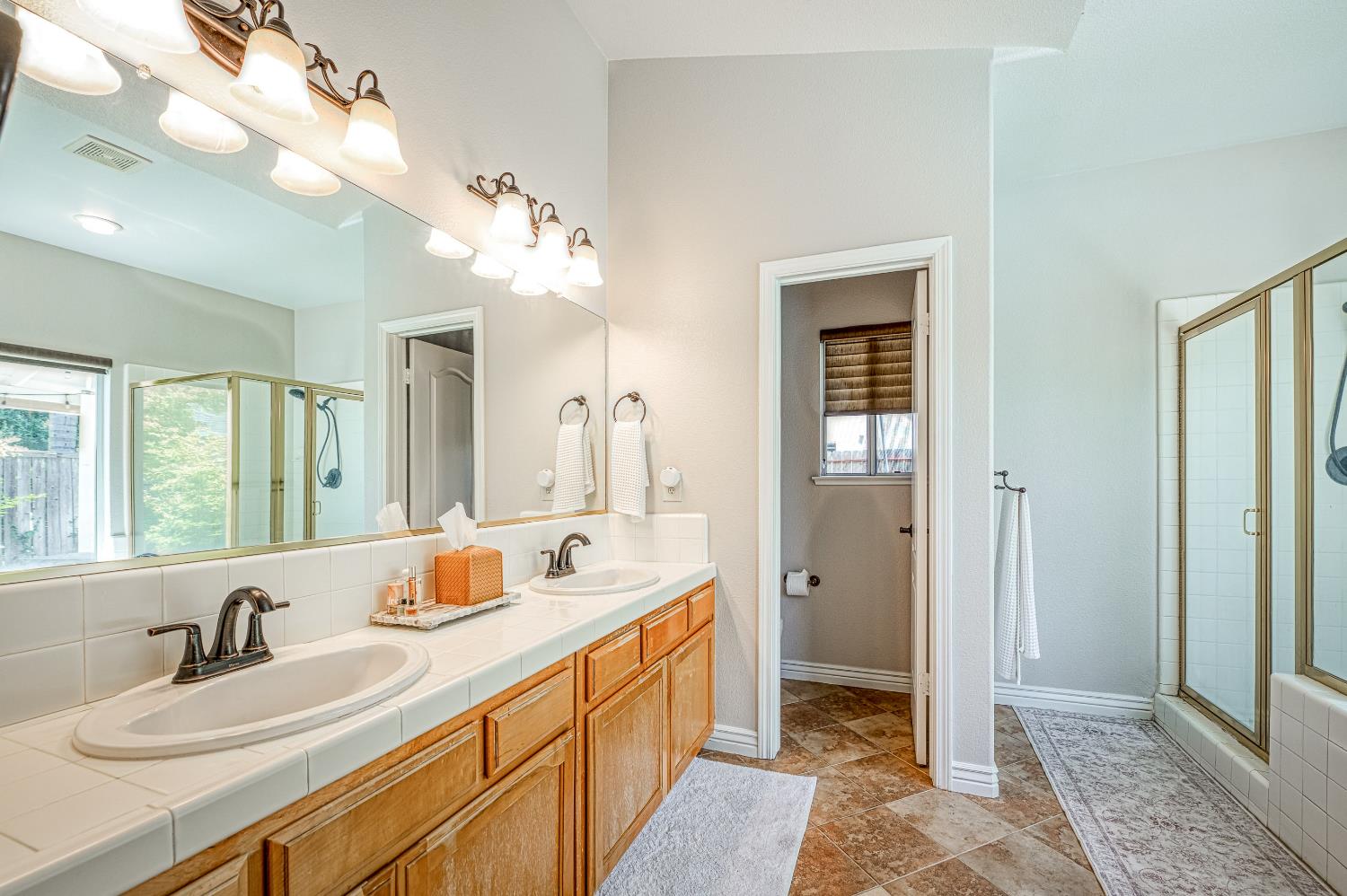 290 W Loyola Ave, Clovis, CA 93619