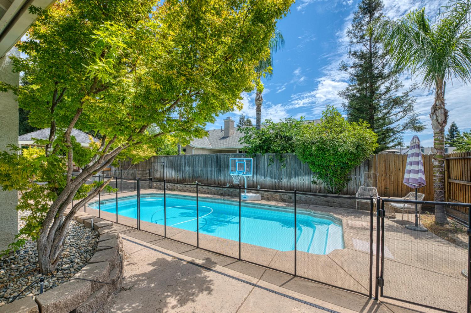 290 W Loyola Ave, Clovis, CA 93619