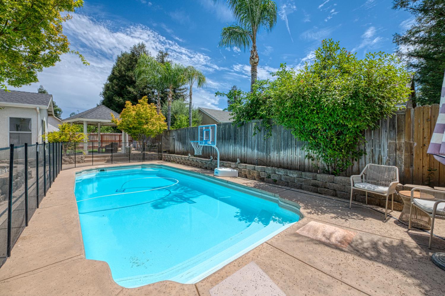 290 W Loyola Ave, Clovis, CA 93619