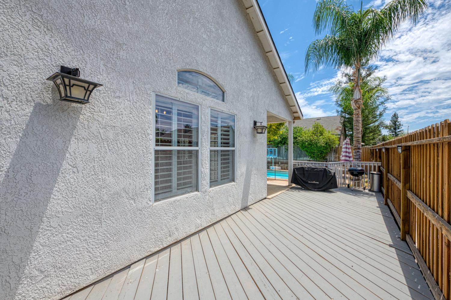 290 W Loyola Ave, Clovis, CA 93619
