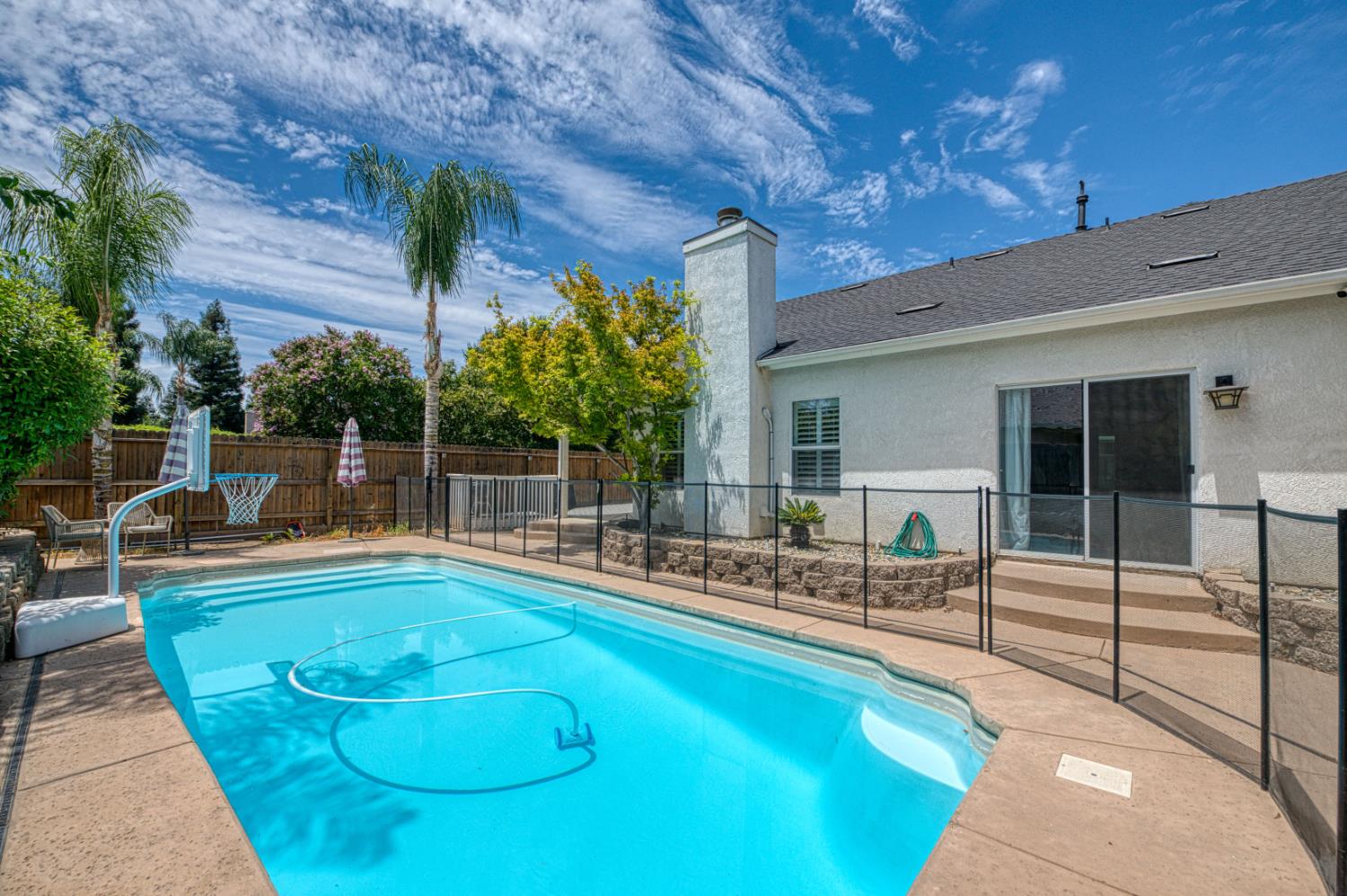 290 W Loyola Ave, Clovis, CA 93619