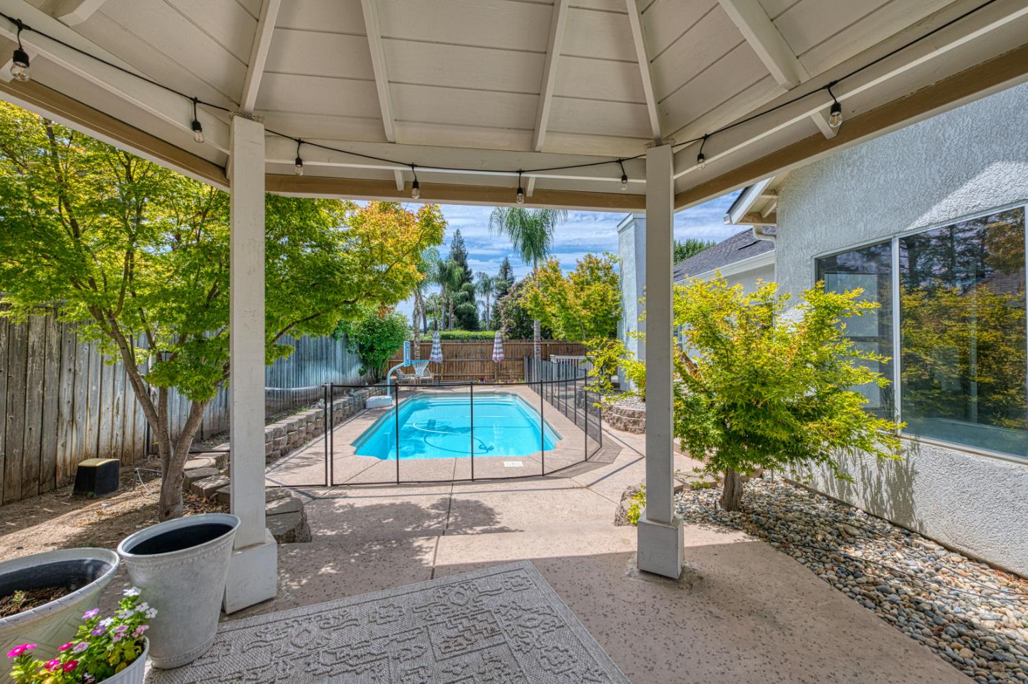 290 W Loyola Ave, Clovis, CA 93619
