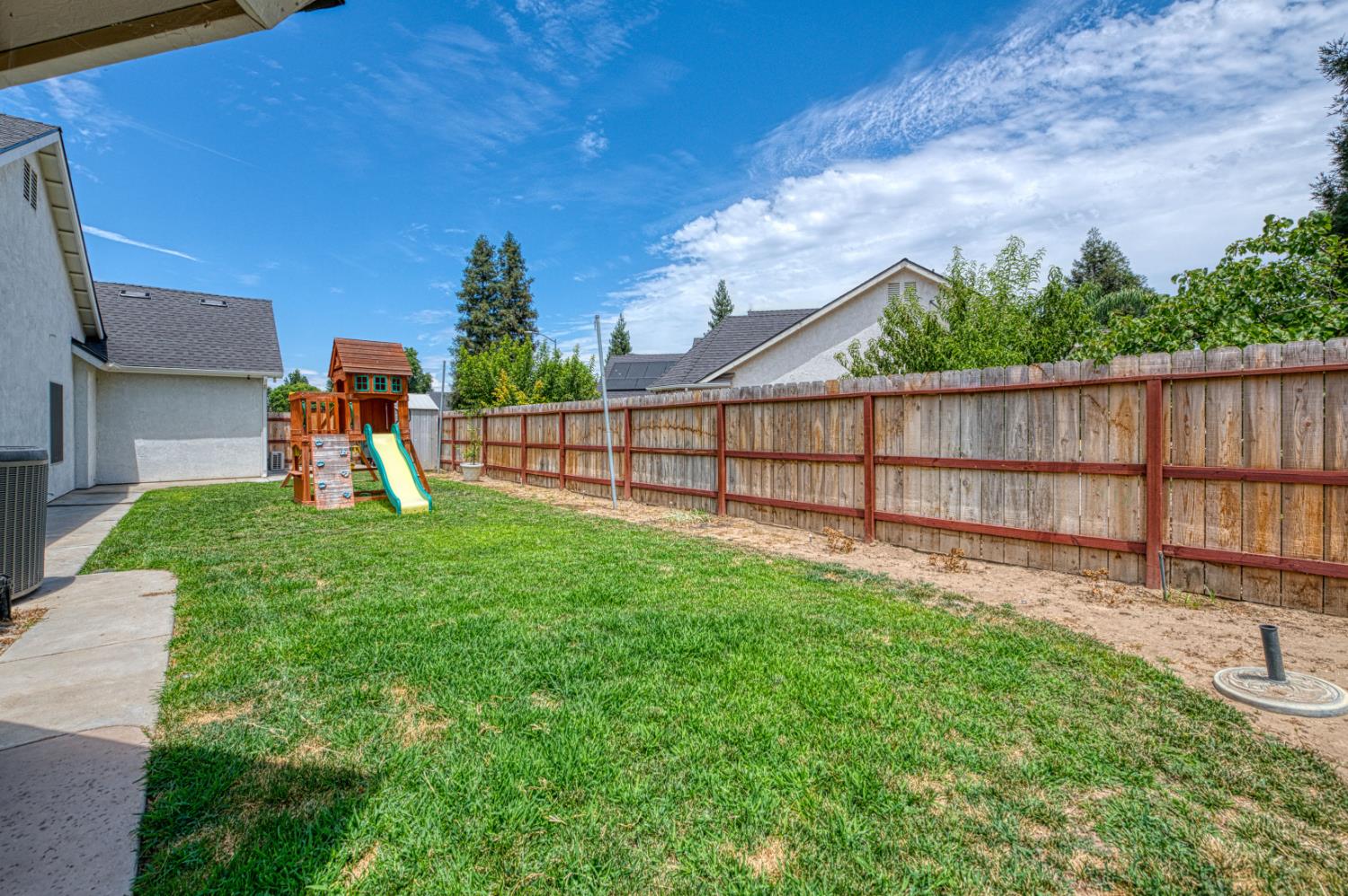 290 W Loyola Ave, Clovis, CA 93619