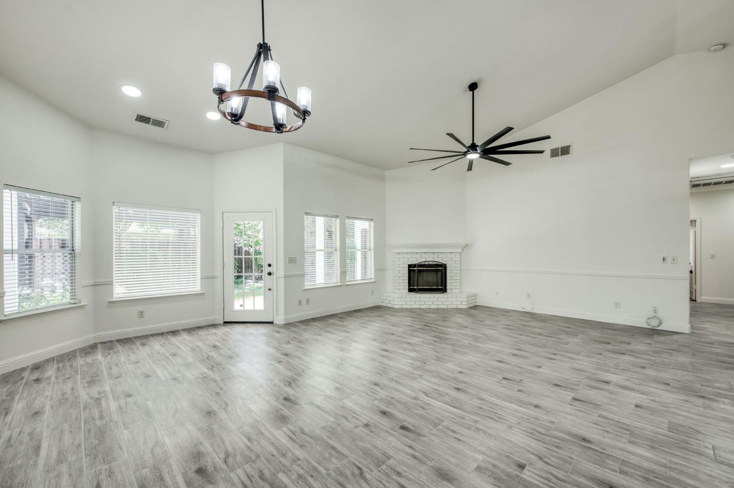10168 N Price Ave, Fresno, CA 93730