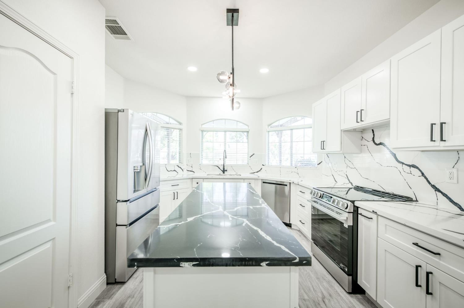 10168 N Price Ave, Fresno, CA 93730