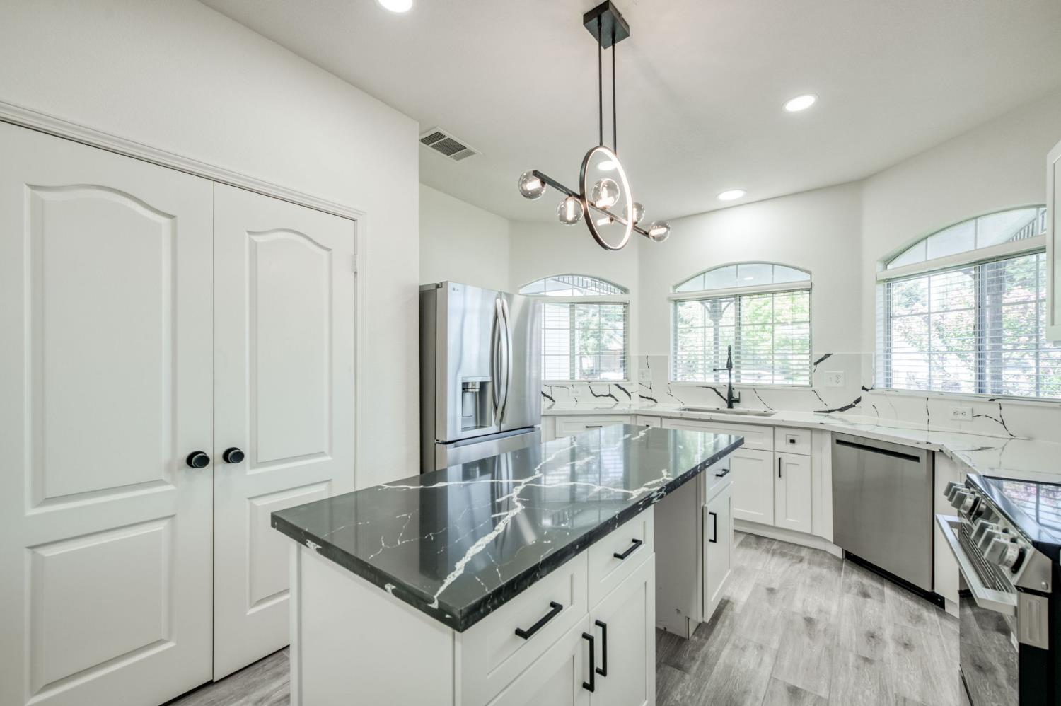 10168 N Price Ave, Fresno, CA 93730