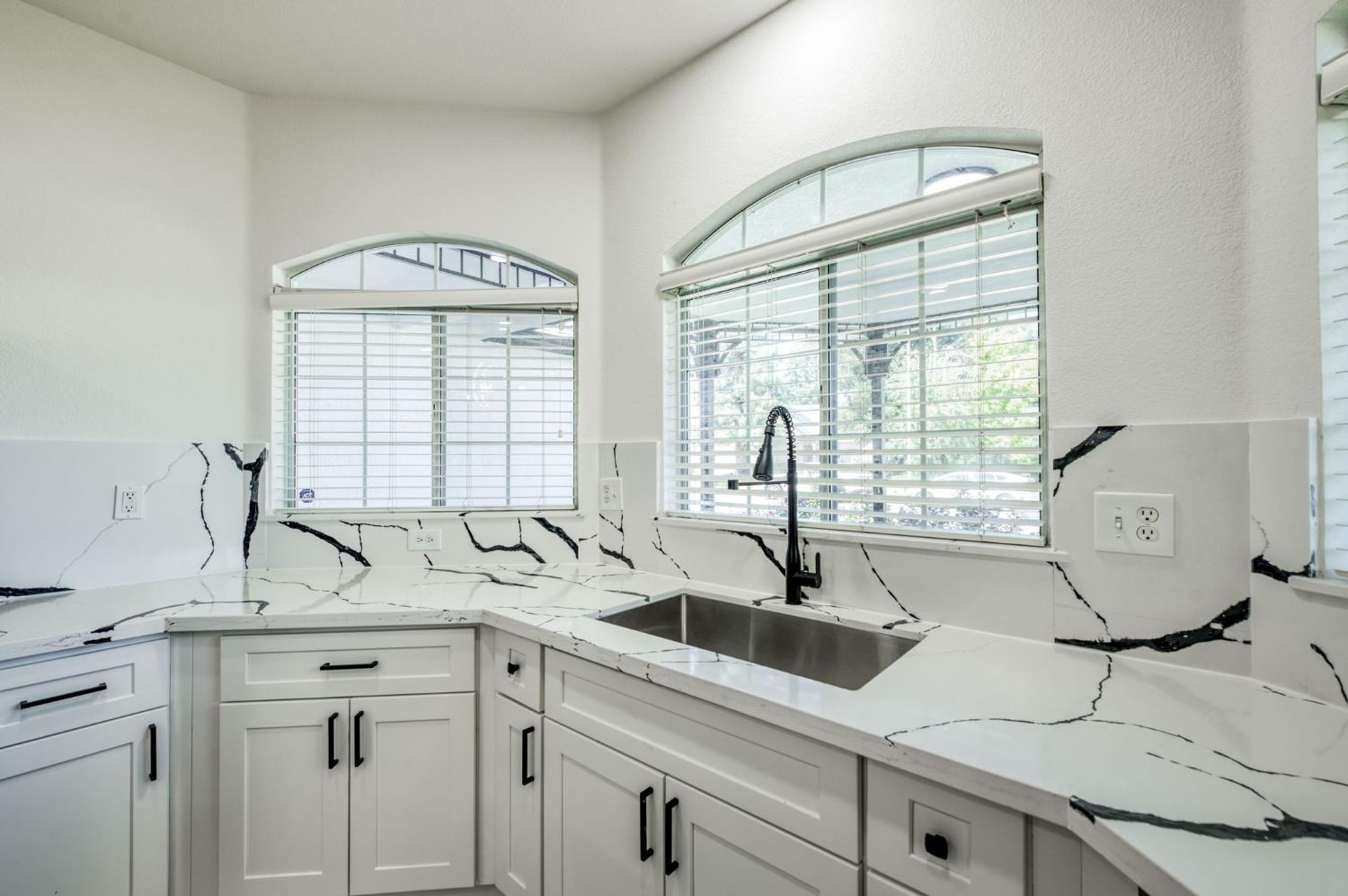 10168 N Price Ave, Fresno, CA 93730