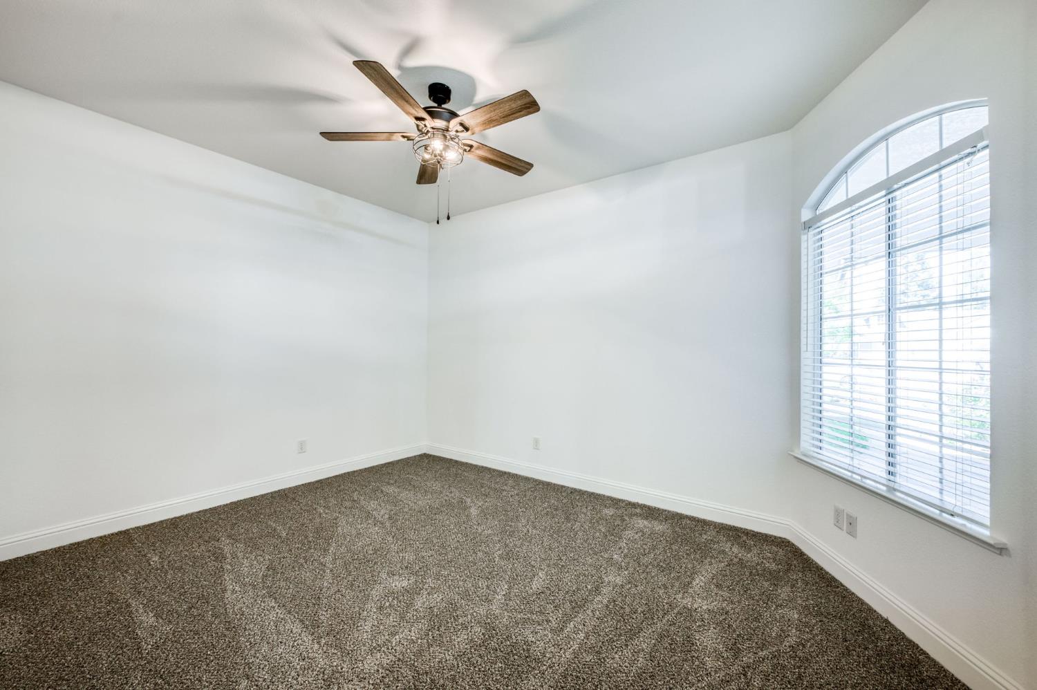 10168 N Price Ave, Fresno, CA 93730