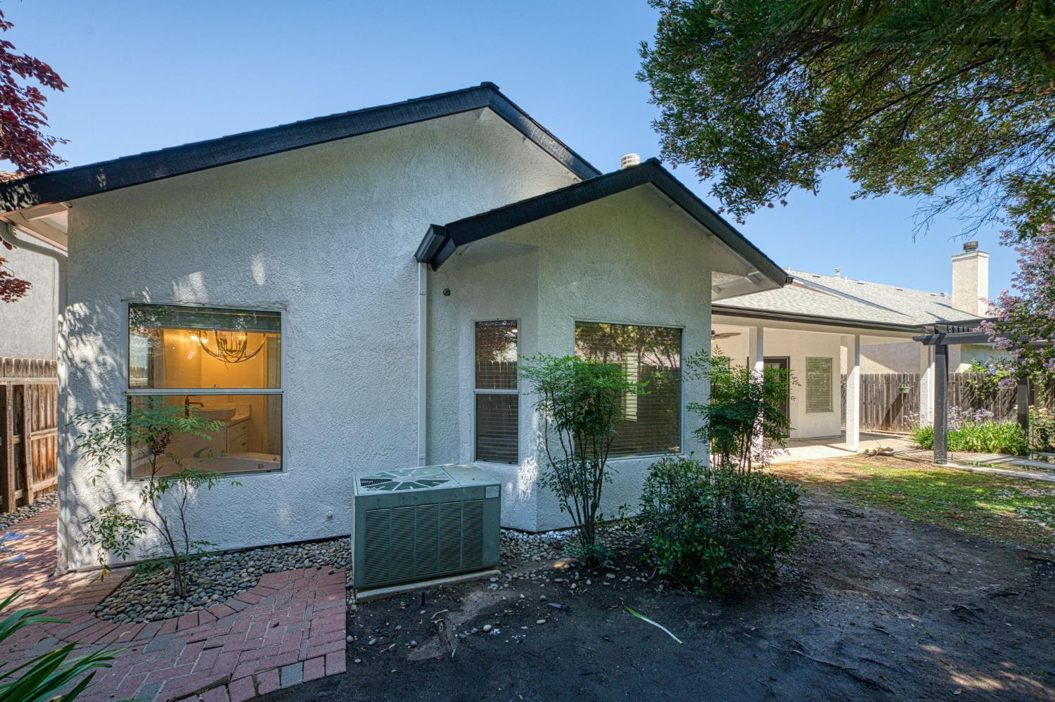 10168 N Price Ave, Fresno, CA 93730