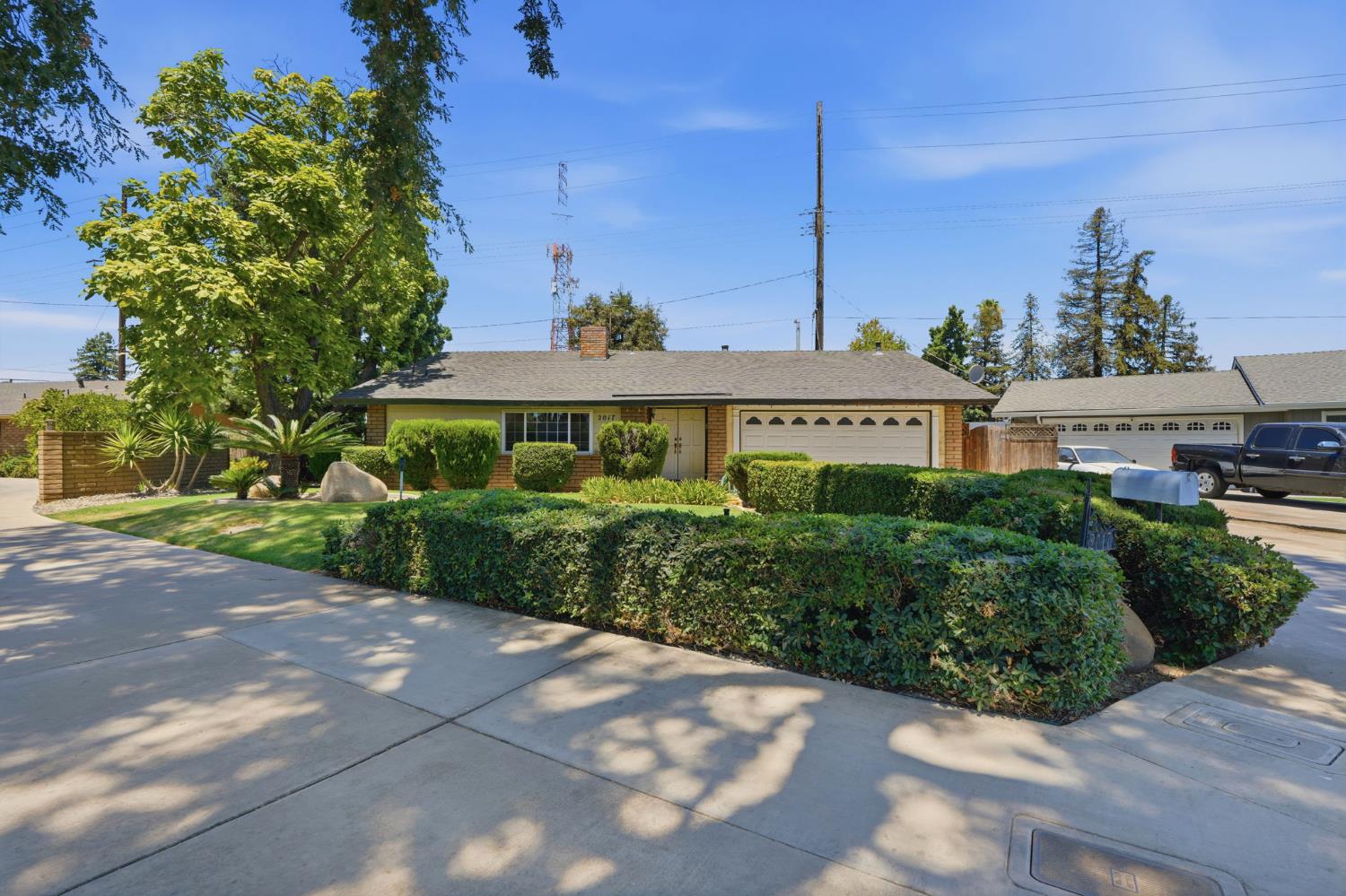 2017 S Woodland St, Visalia, CA 93277