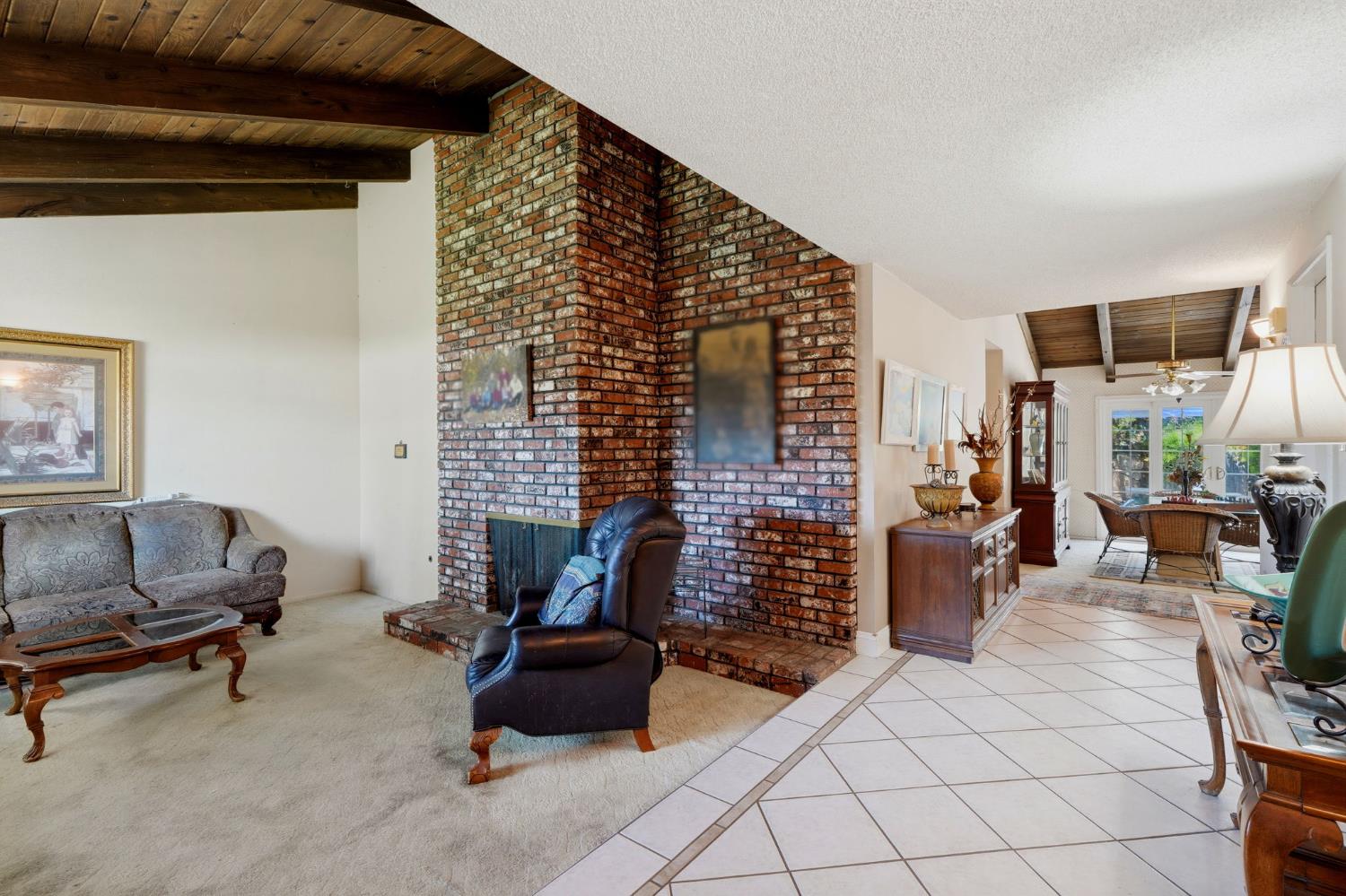 2017 S Woodland St, Visalia, CA 93277