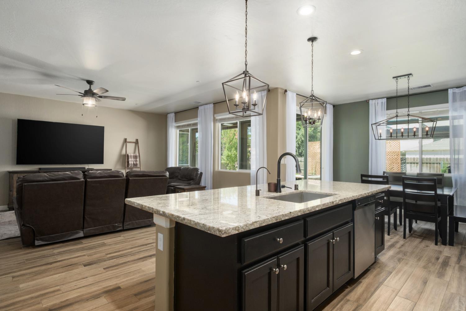 1441 22Nd Ave, Kingsburg, CA 93631