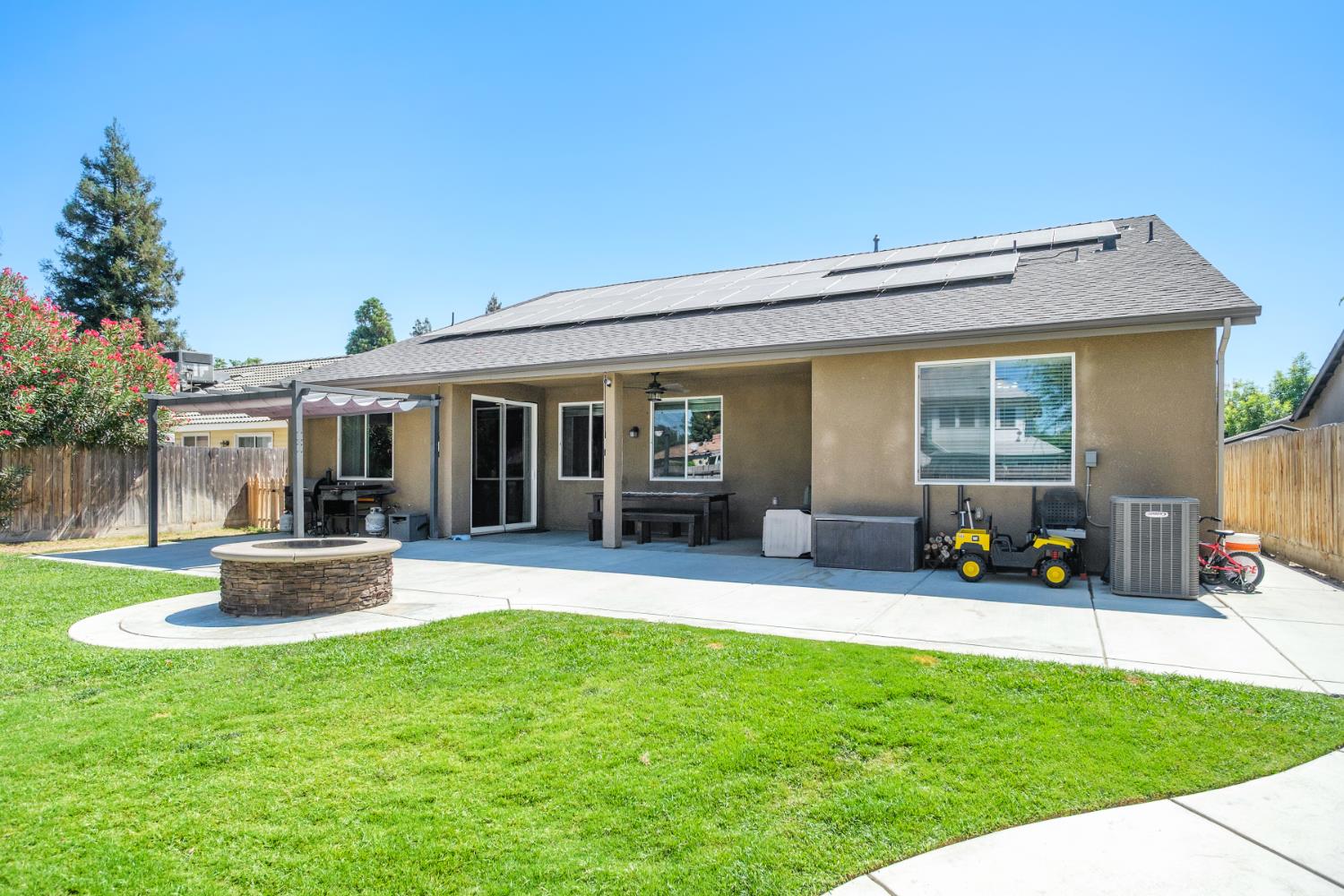 1441 22Nd Ave, Kingsburg, CA 93631