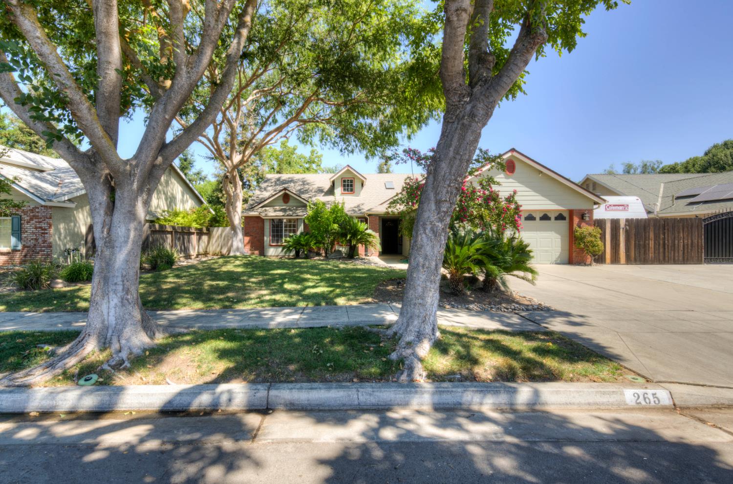265 Decatur Ave, Clovis, CA 93611