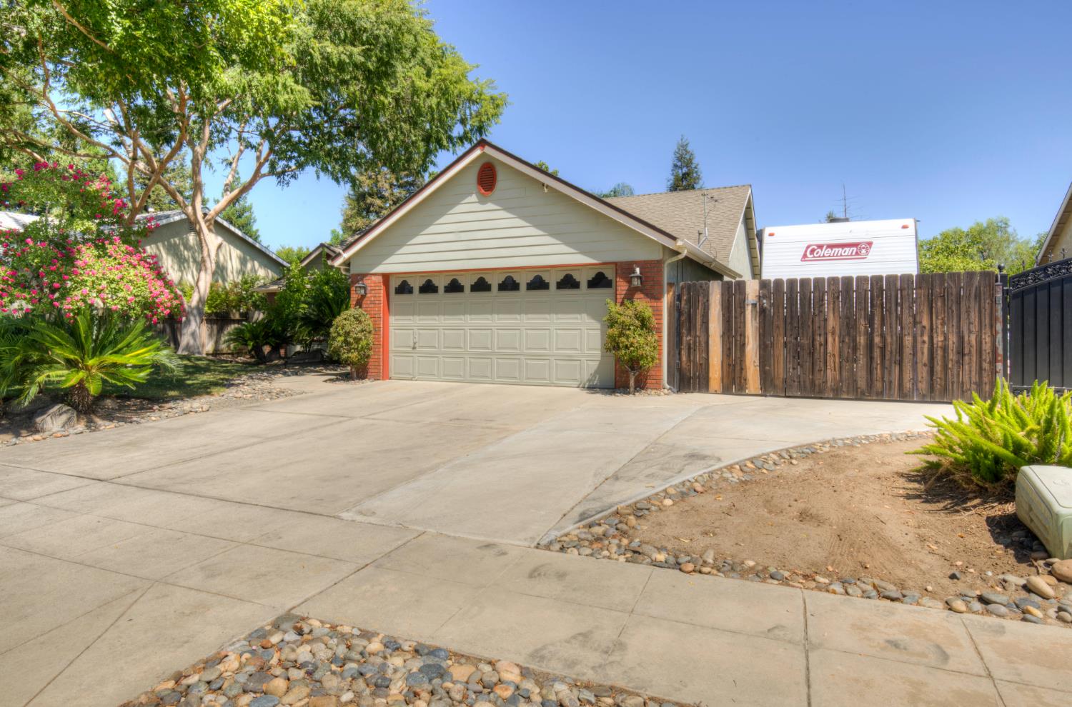 265 Decatur Ave, Clovis, CA 93611