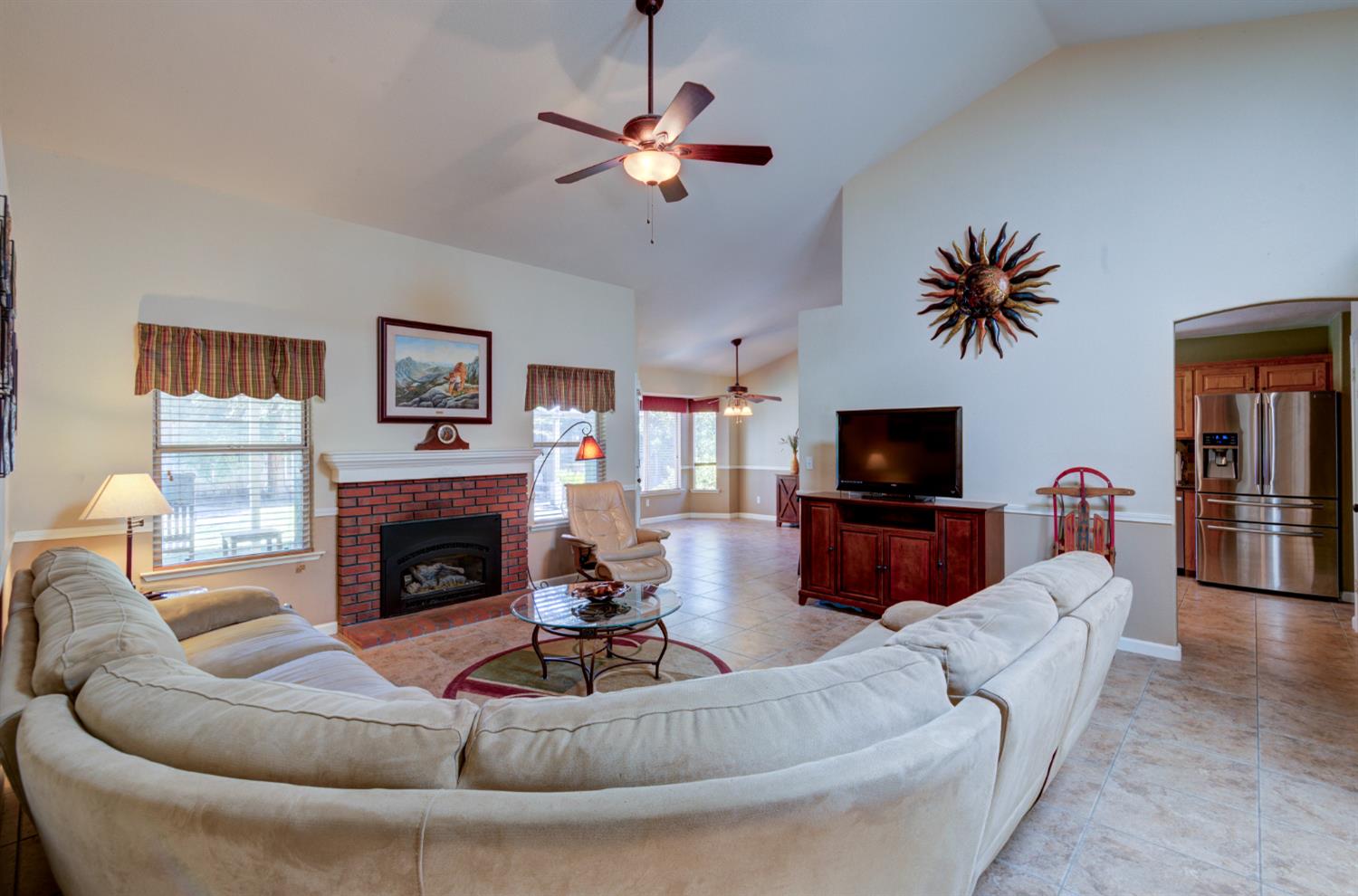 265 Decatur Ave, Clovis, CA 93611