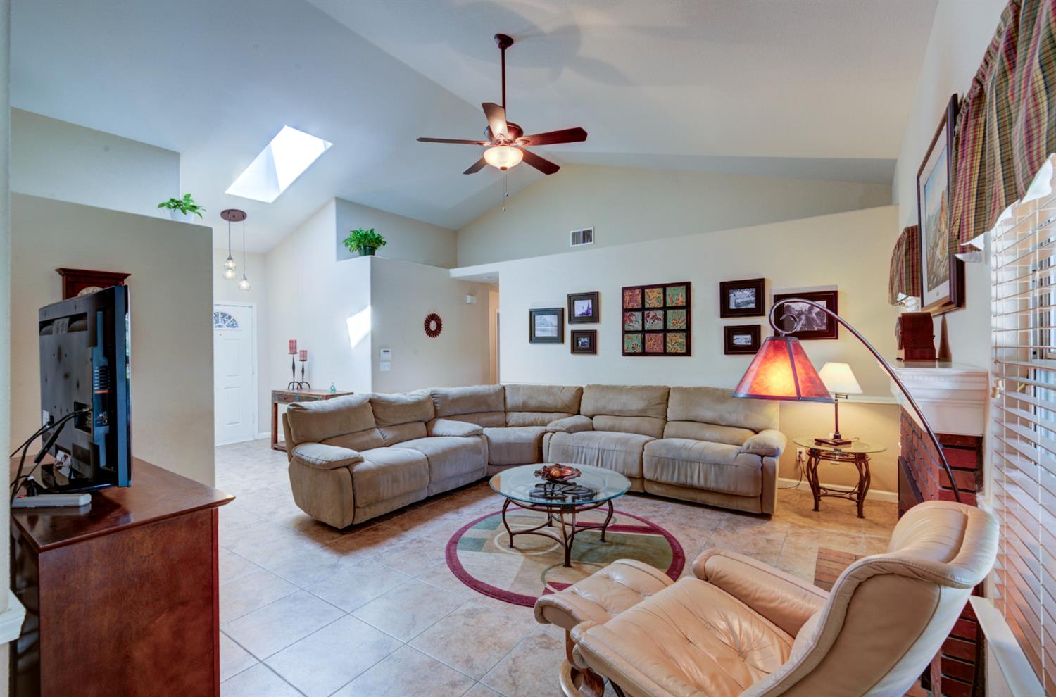 265 Decatur Ave, Clovis, CA 93611