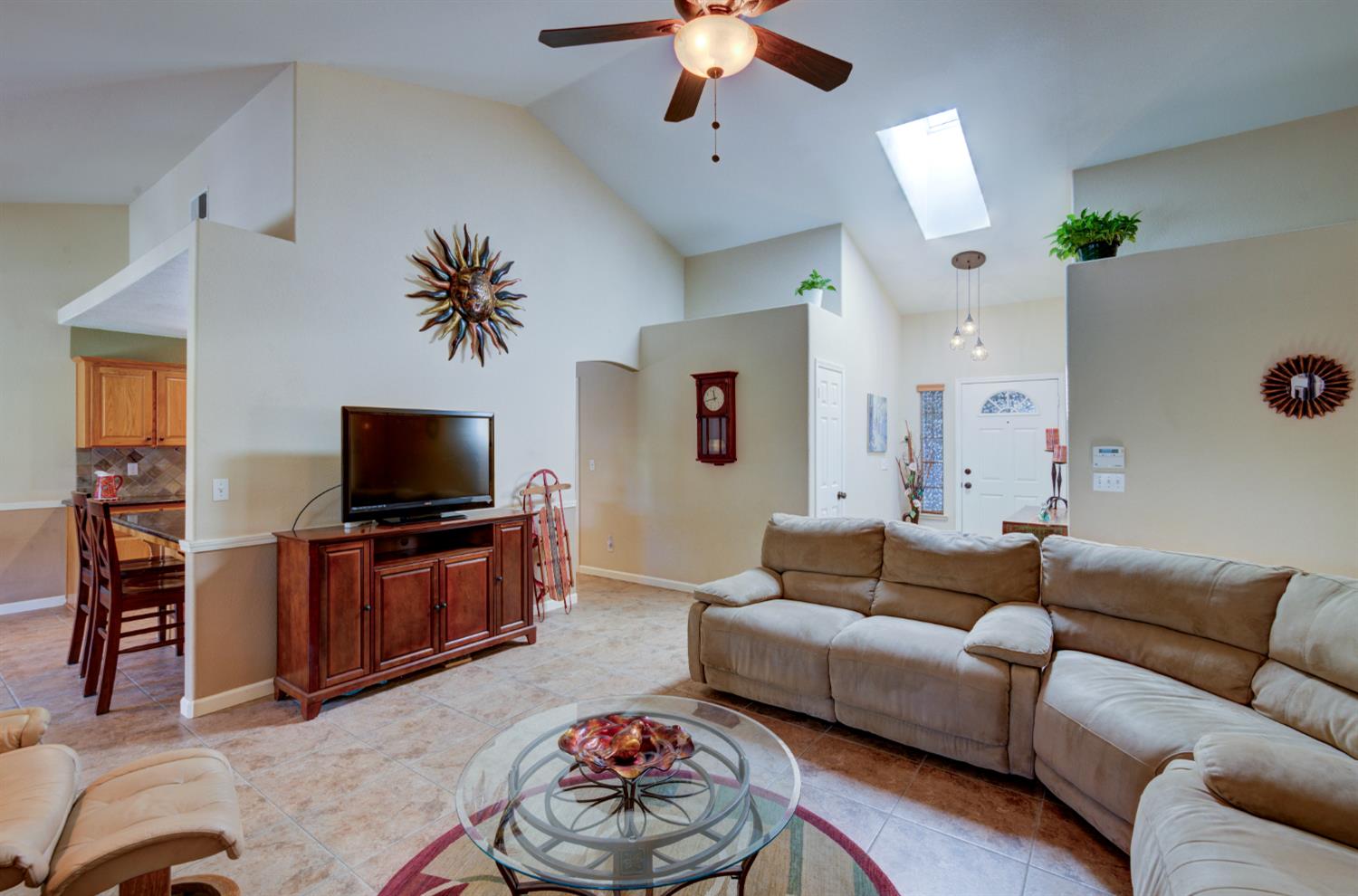 265 Decatur Ave, Clovis, CA 93611