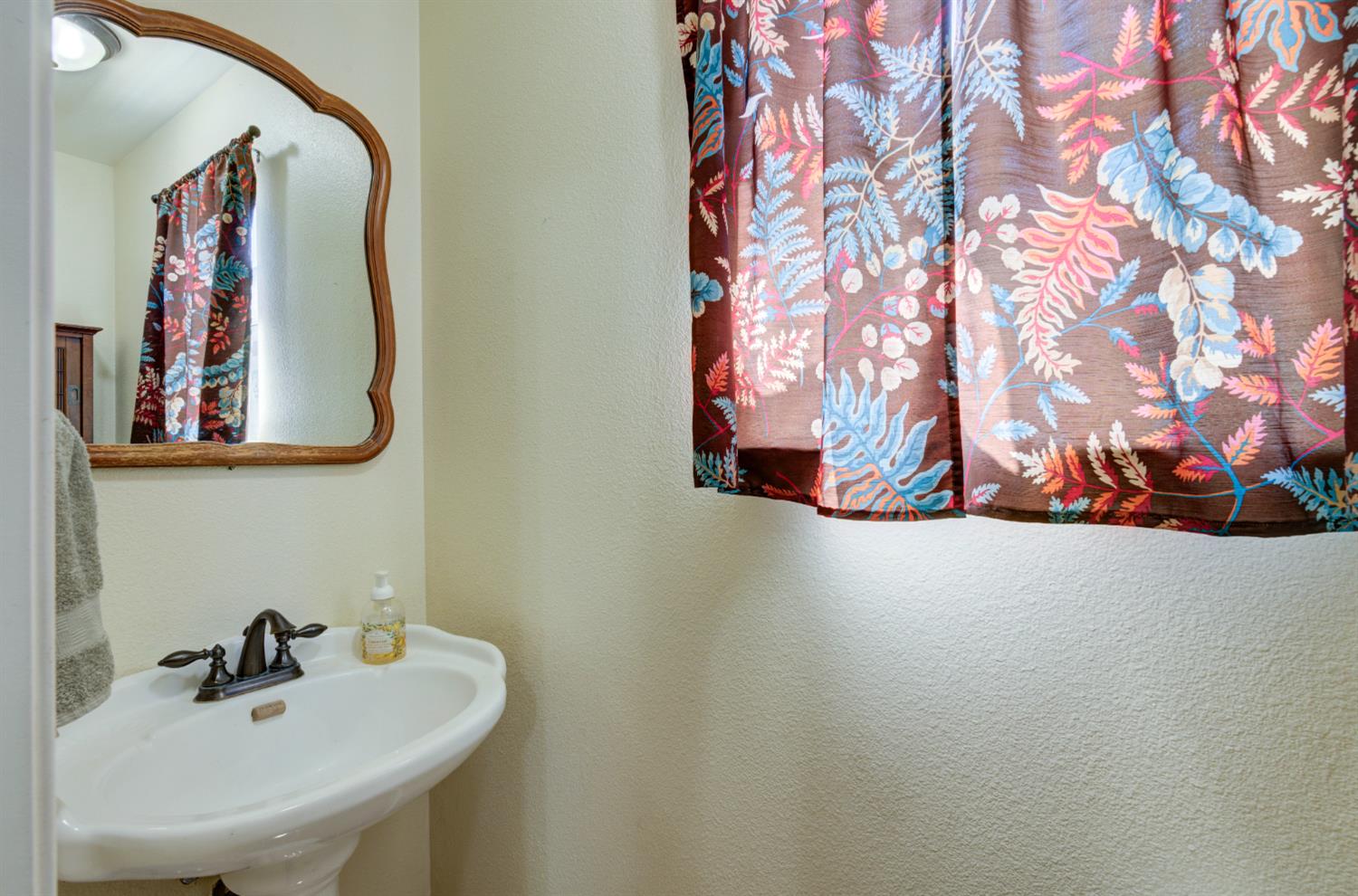 265 Decatur Ave, Clovis, CA 93611